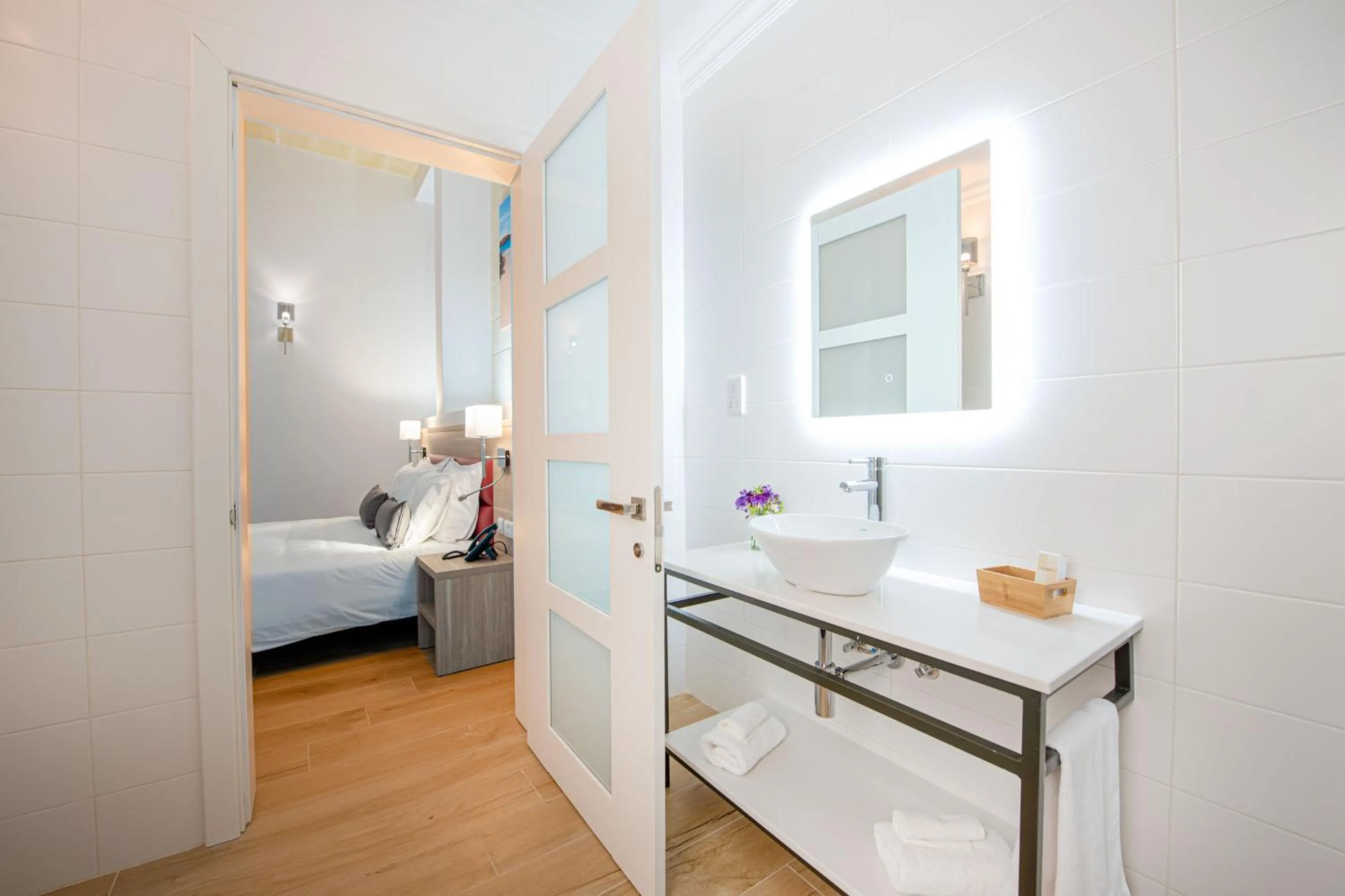 Bathroom, Bed in Georges Boutique Living