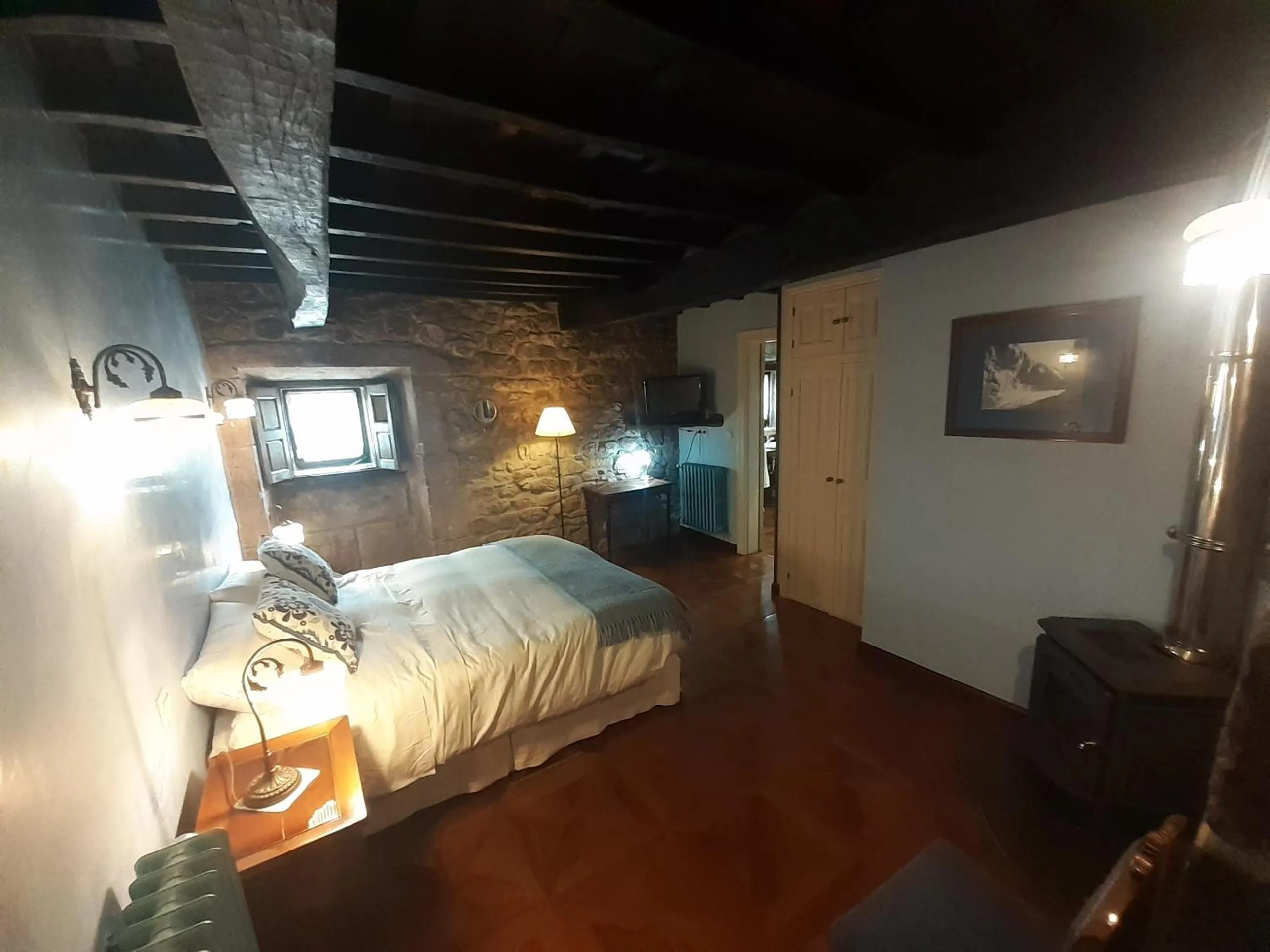 Bed in Hotel la Casona de Barrio, Alto Campoo