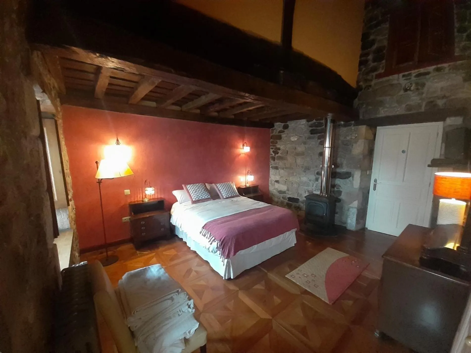 Bed in Hotel la Casona de Barrio, Alto Campoo