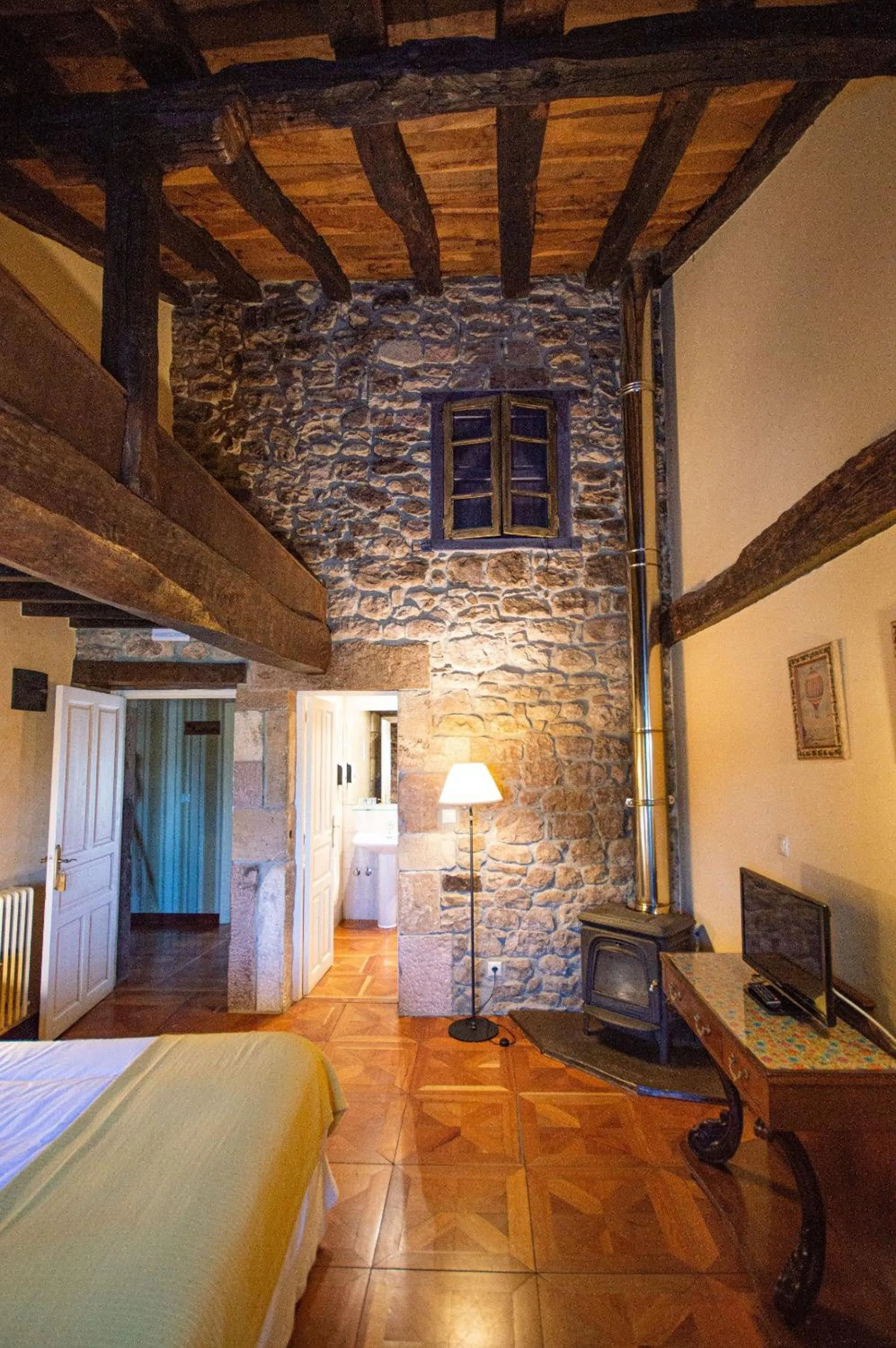 Bed in Hotel la Casona de Barrio, Alto Campoo