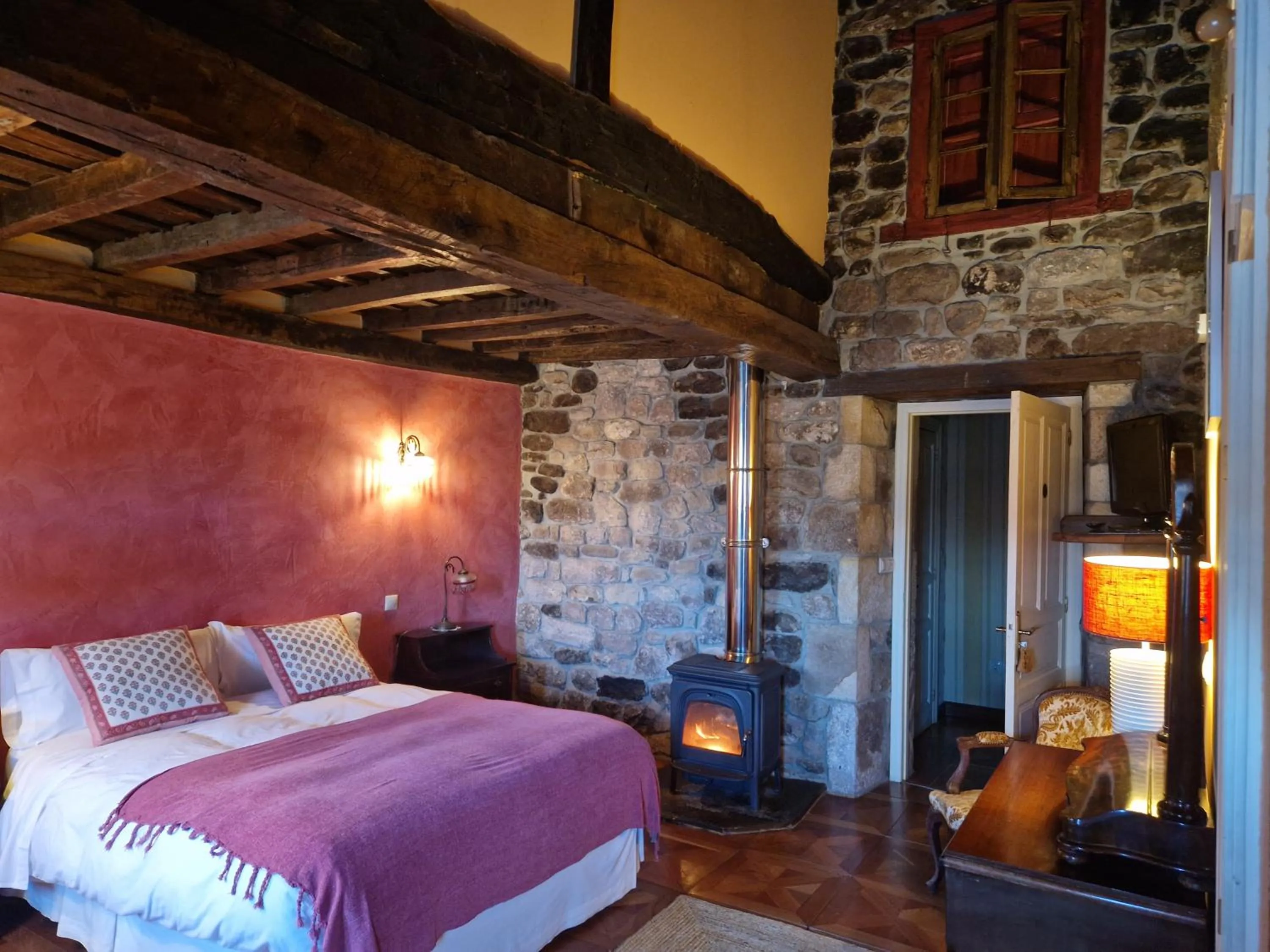 Bed in Hotel la Casona de Barrio, Alto Campoo