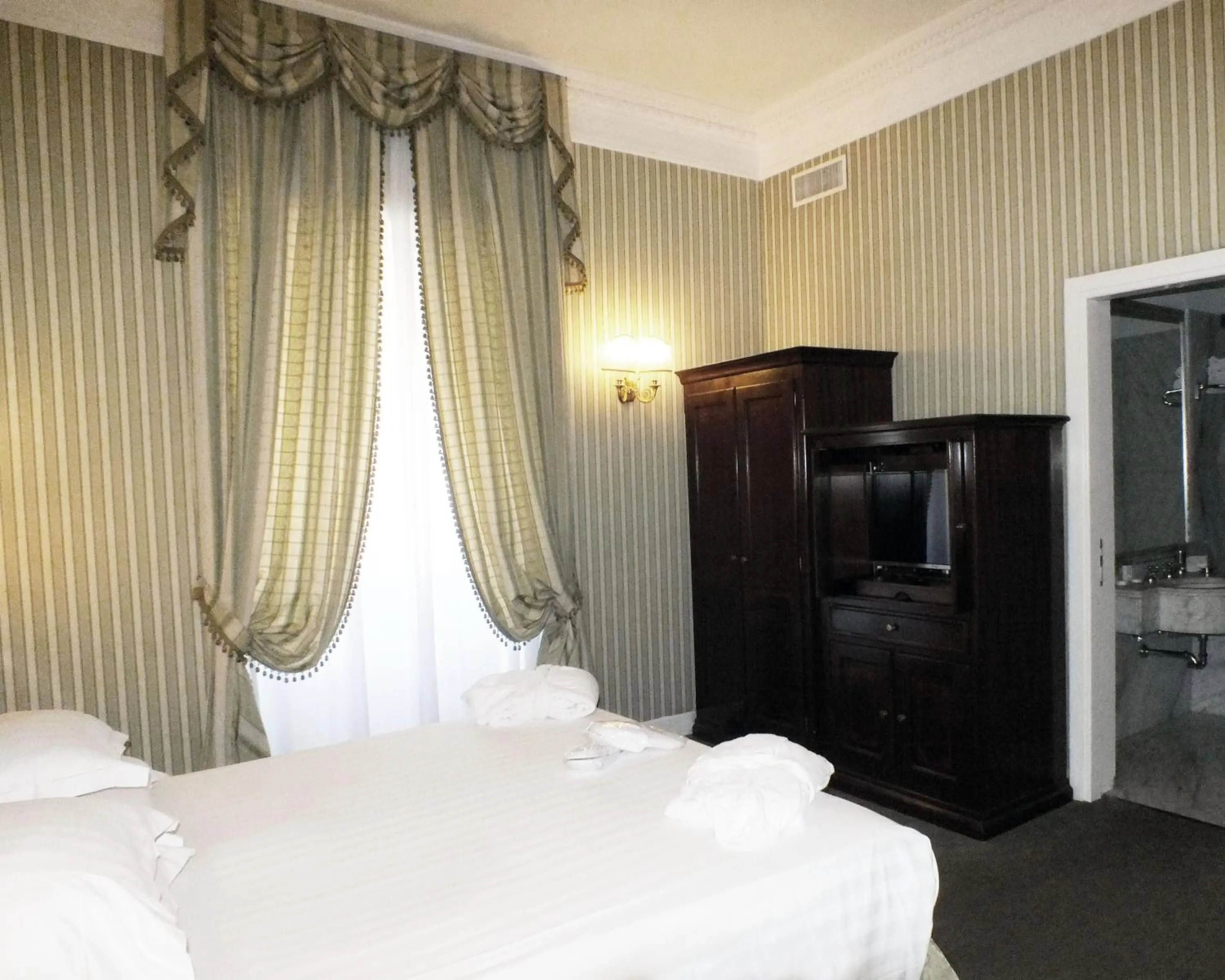 Bed in BB Hotels Smarthotel Bailey's