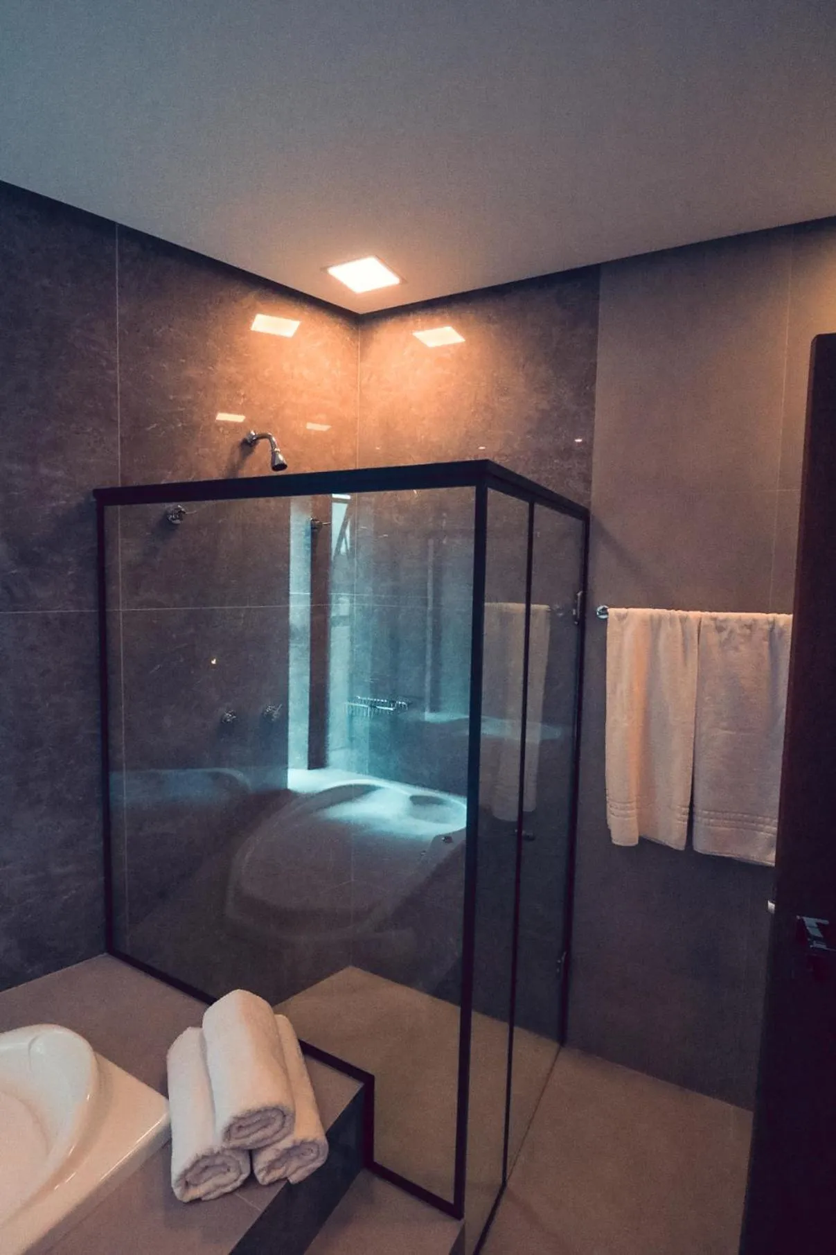 Bathroom, Bed in Serravita Hotel