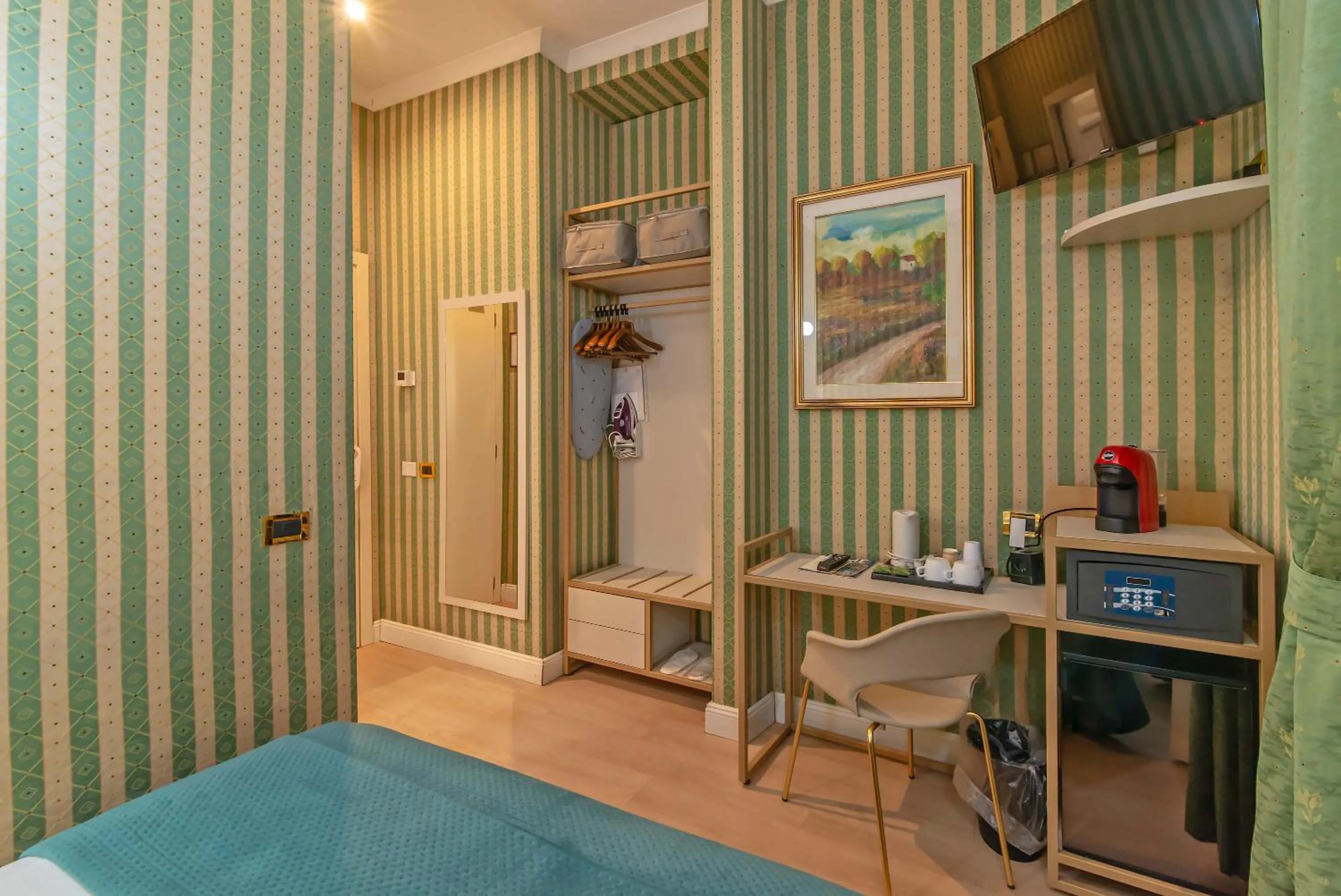 TV and multimedia, Bed in Gambrinus Hotel