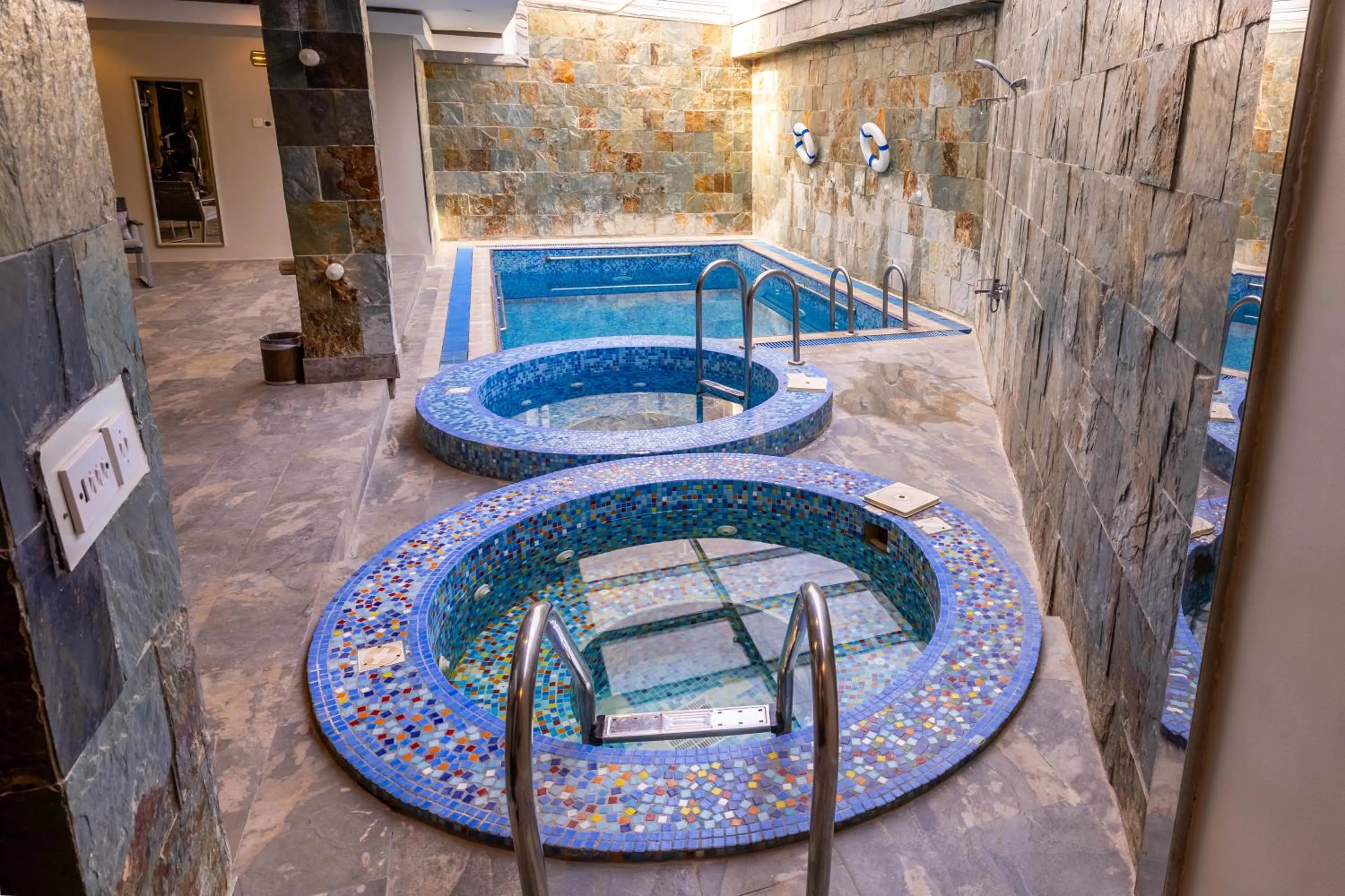 Swimming pool in Al Muhaidb Residence Al Takhasossi 2
