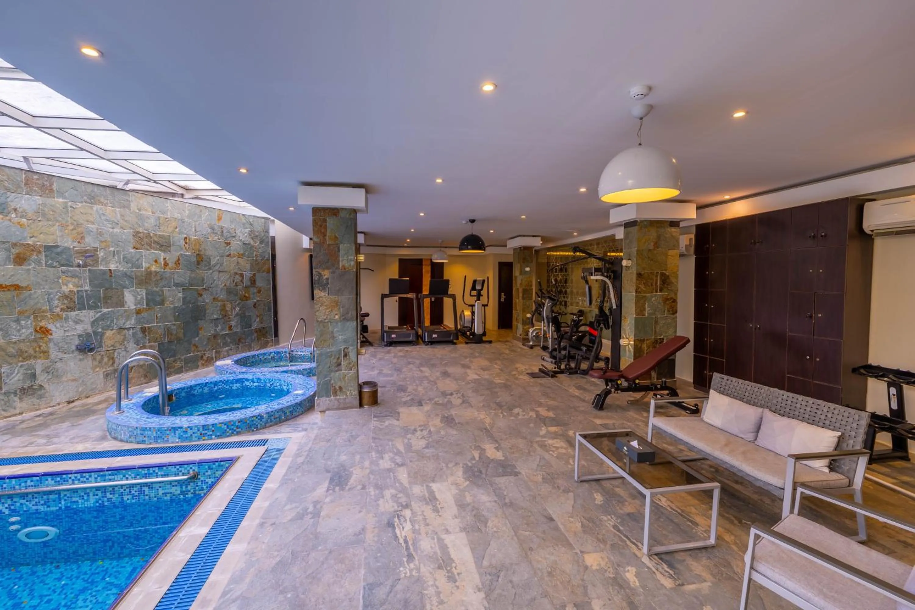 Swimming pool in Al Muhaidb Residence Al Takhasossi 2