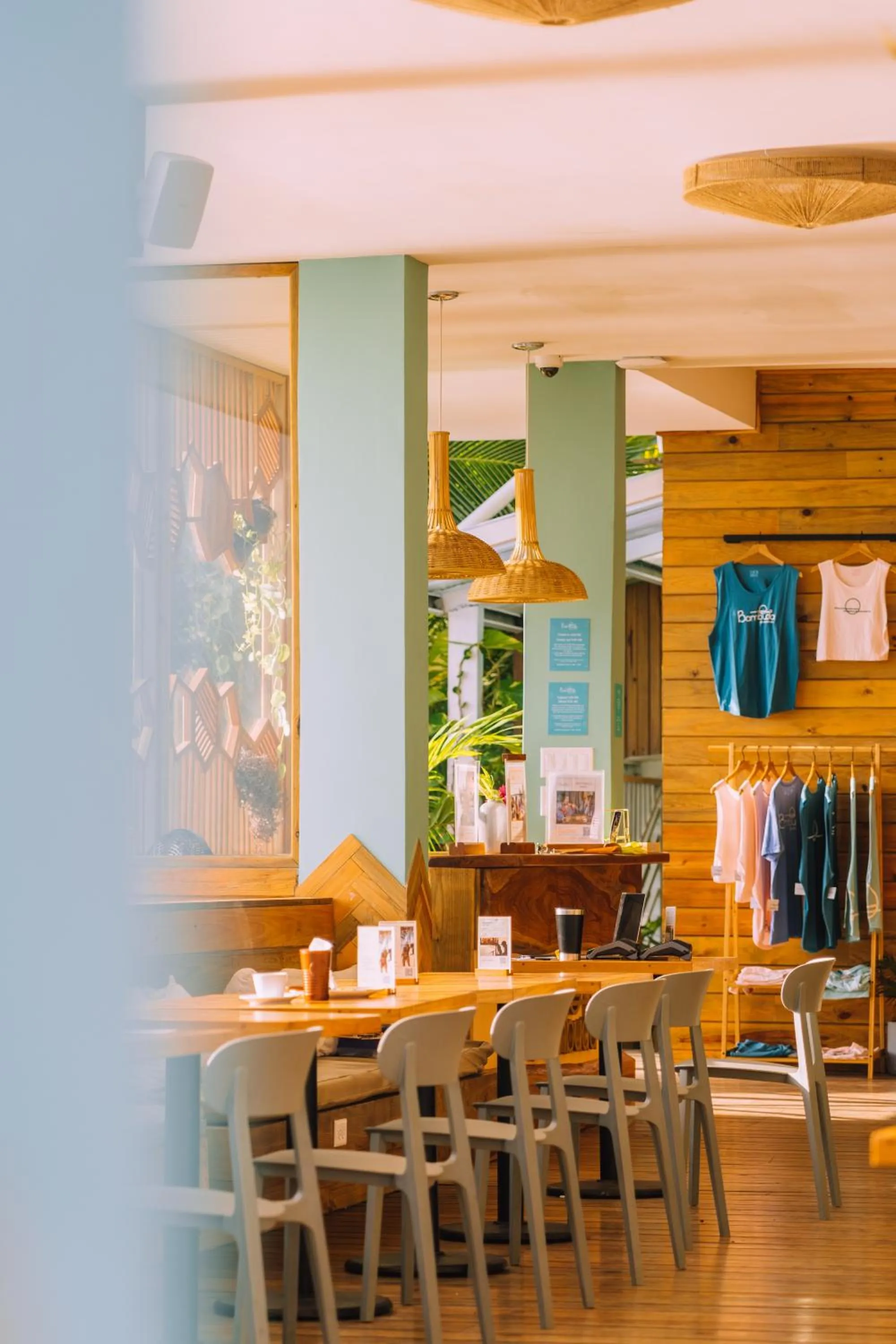 Restaurant/places to eat in Bambuda Bocas Town