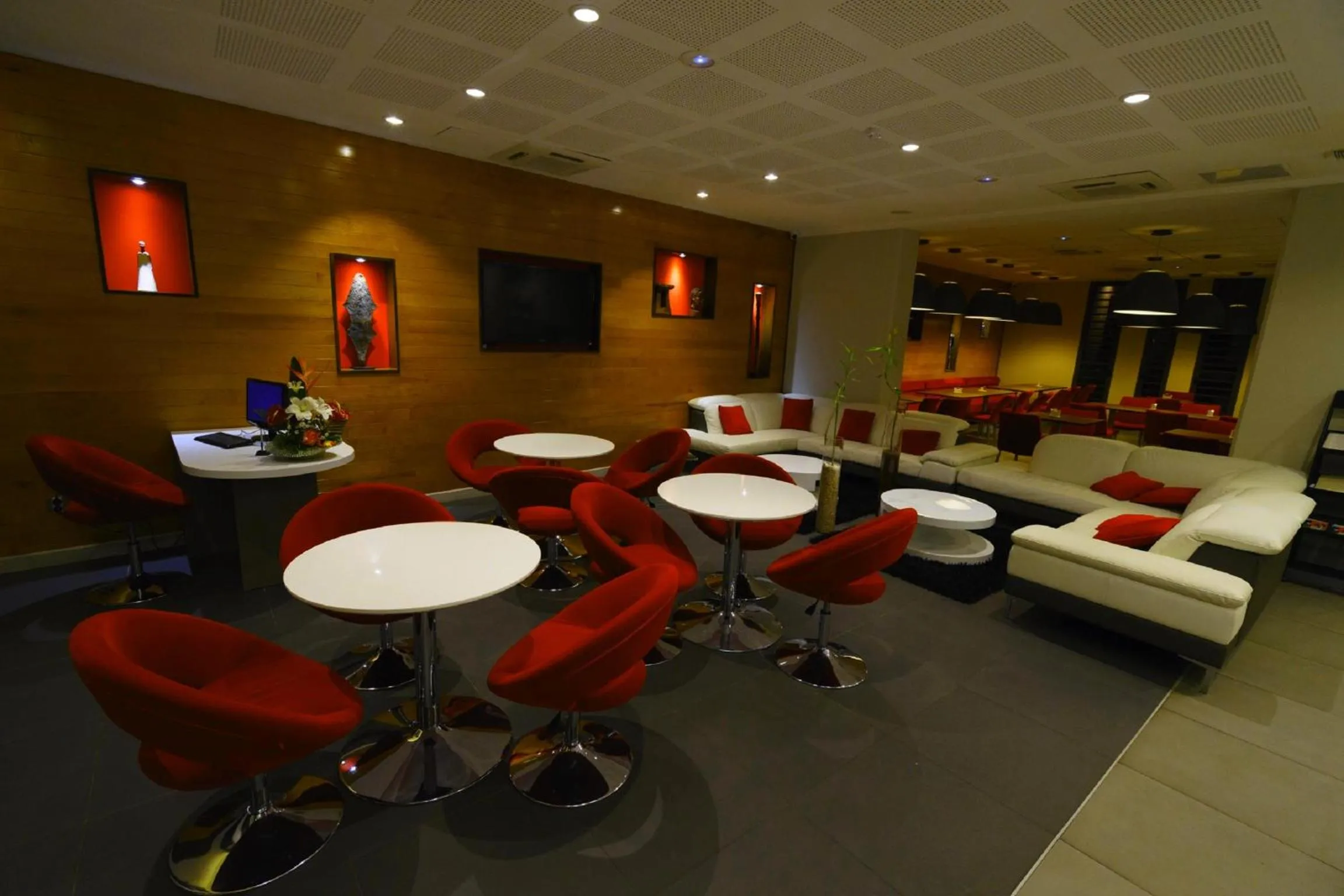 Communal lounge/ TV room in Tulip Inn Sainte Clotilde, La Réunion