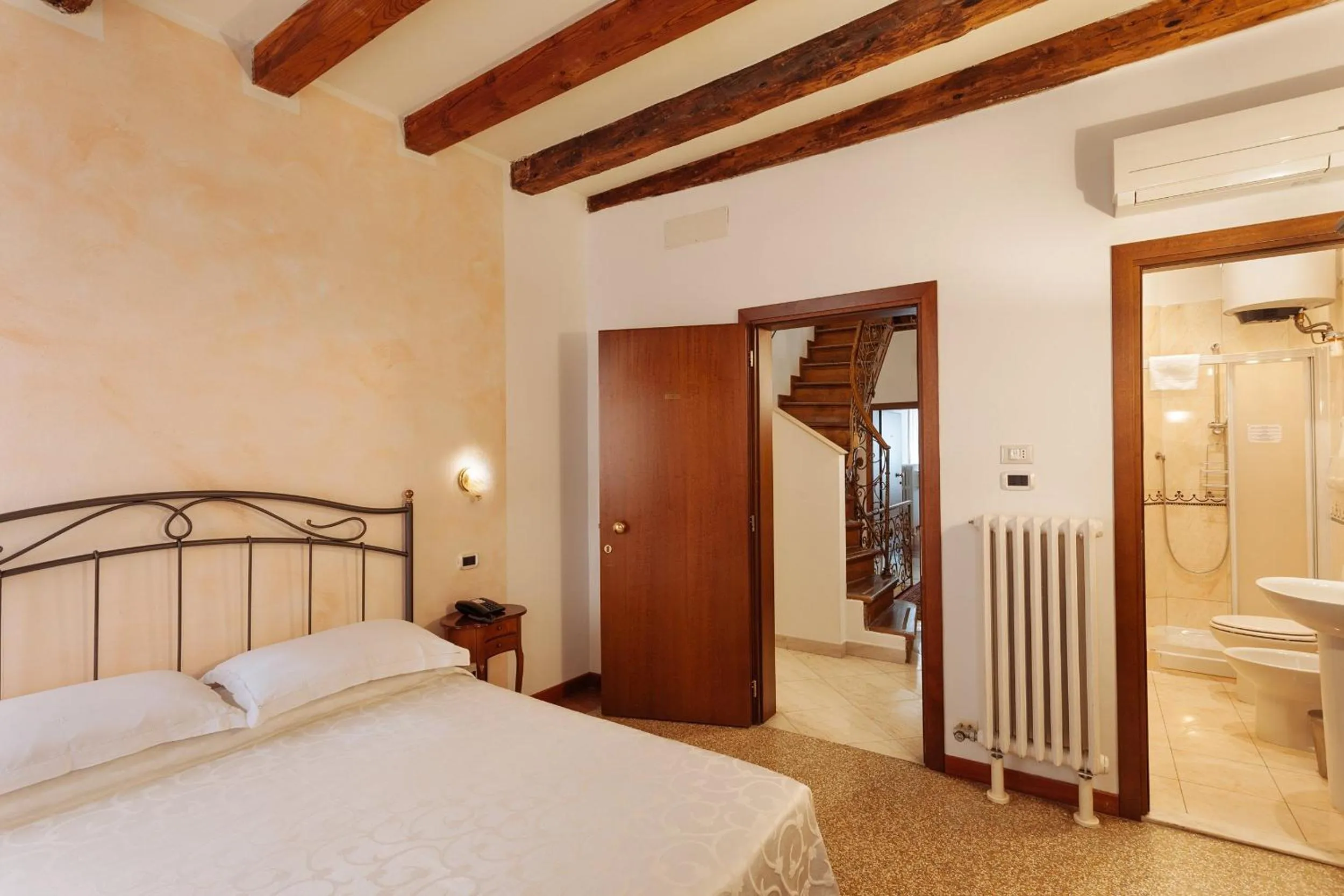 Bathroom, Bed in Locanda Art Deco