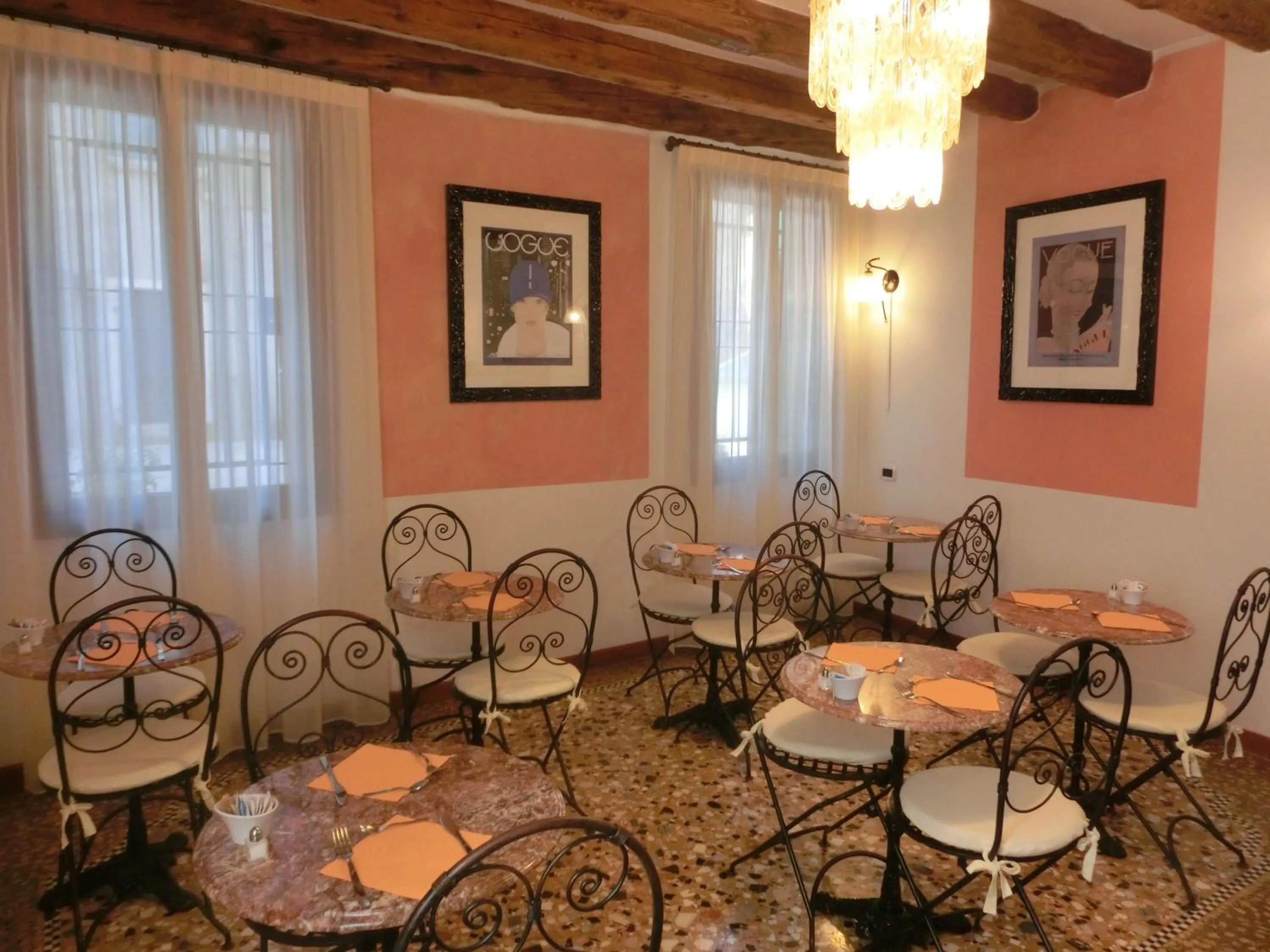 Restaurant/places to eat in Locanda Art Deco