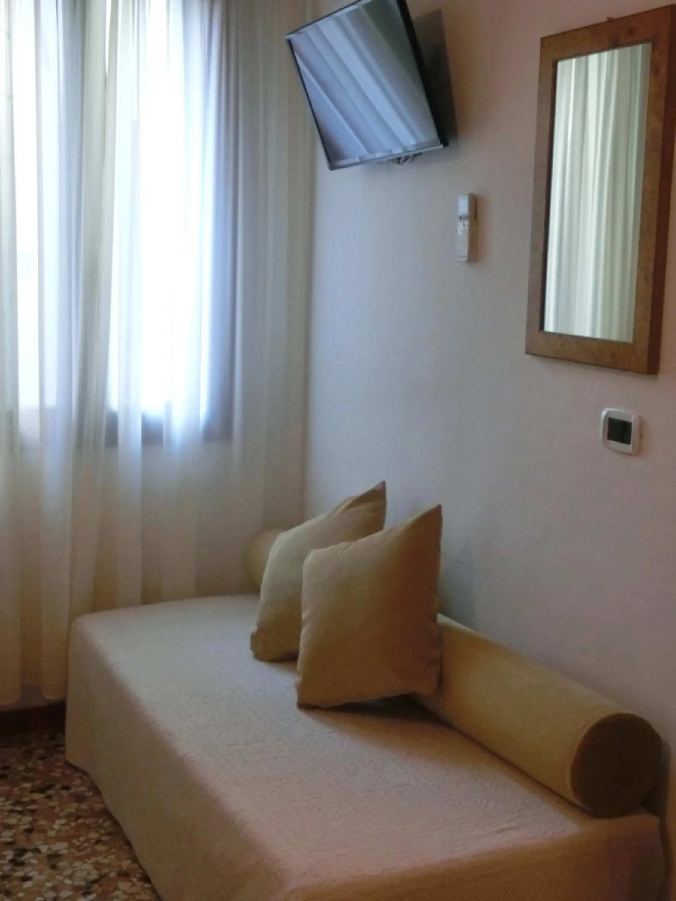 Photo of the whole room, Bed in Locanda Art Deco