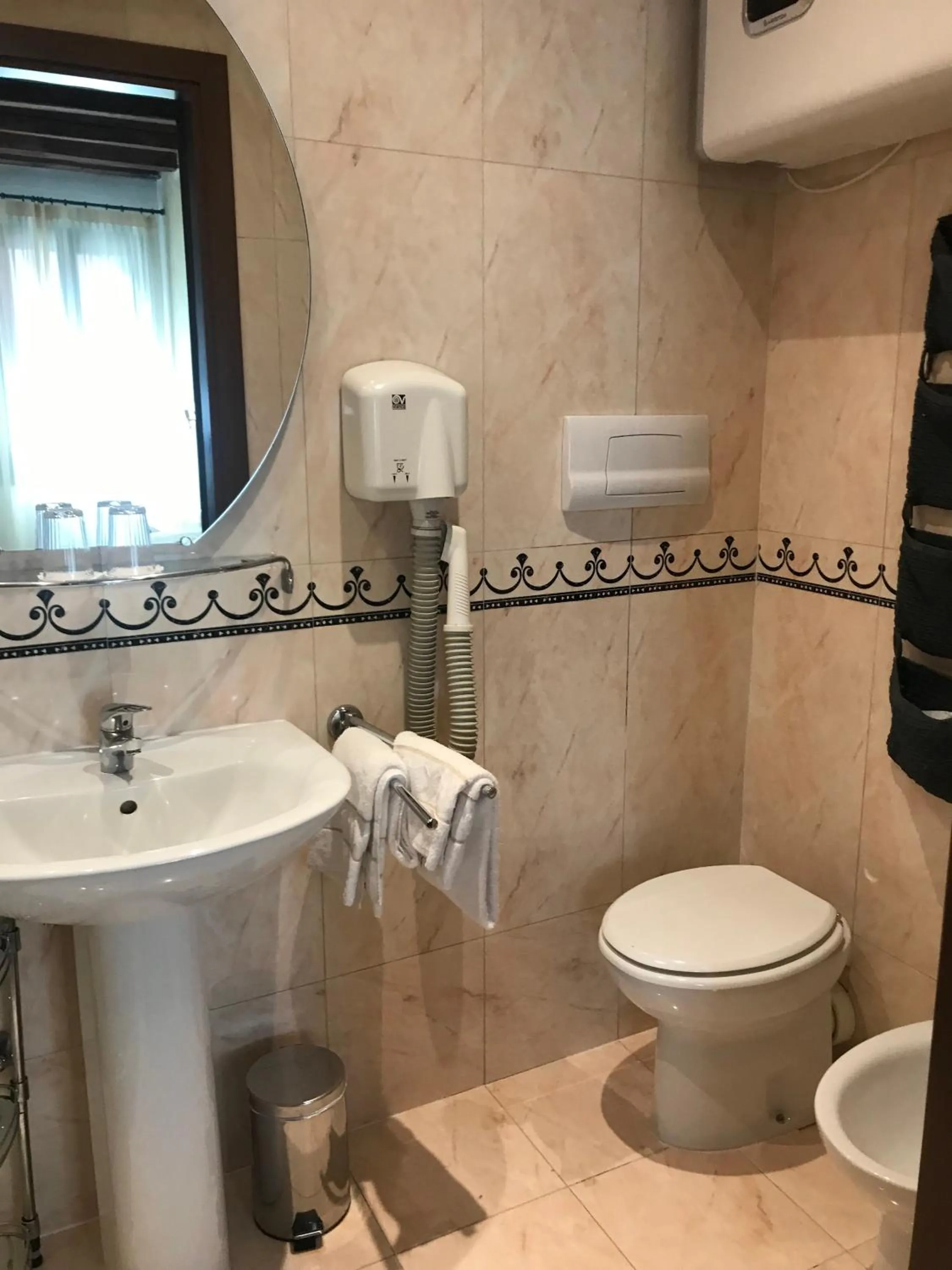 Toilet in Locanda Art Deco