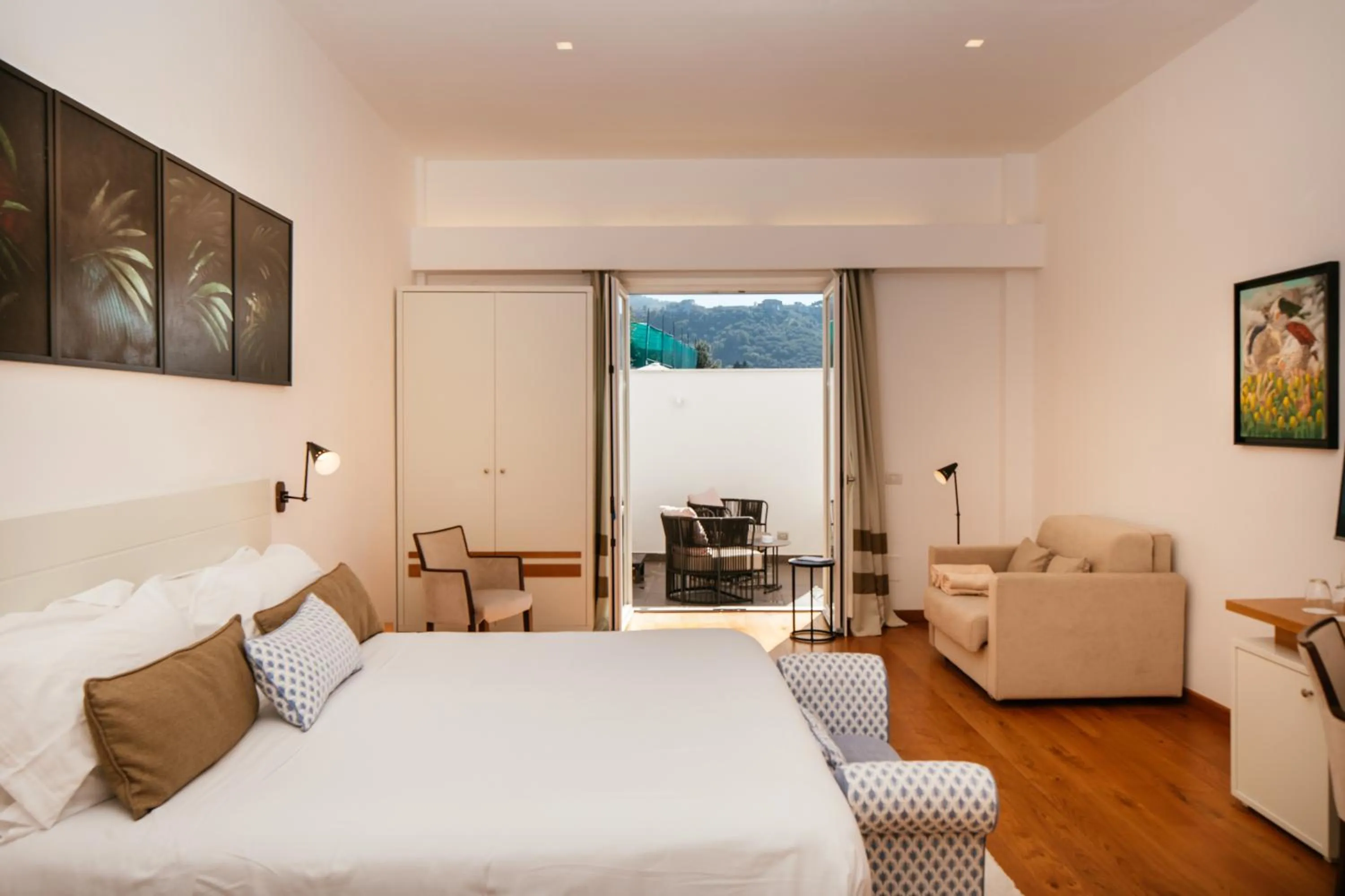 Bed in Villa Fiorella Art Hotel