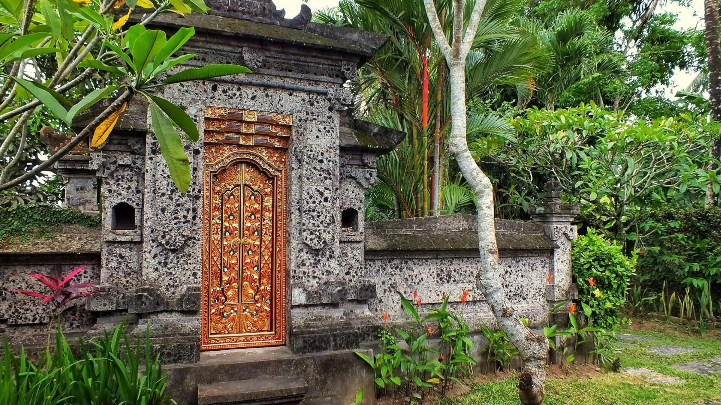Facade/entrance in Mandala Desa