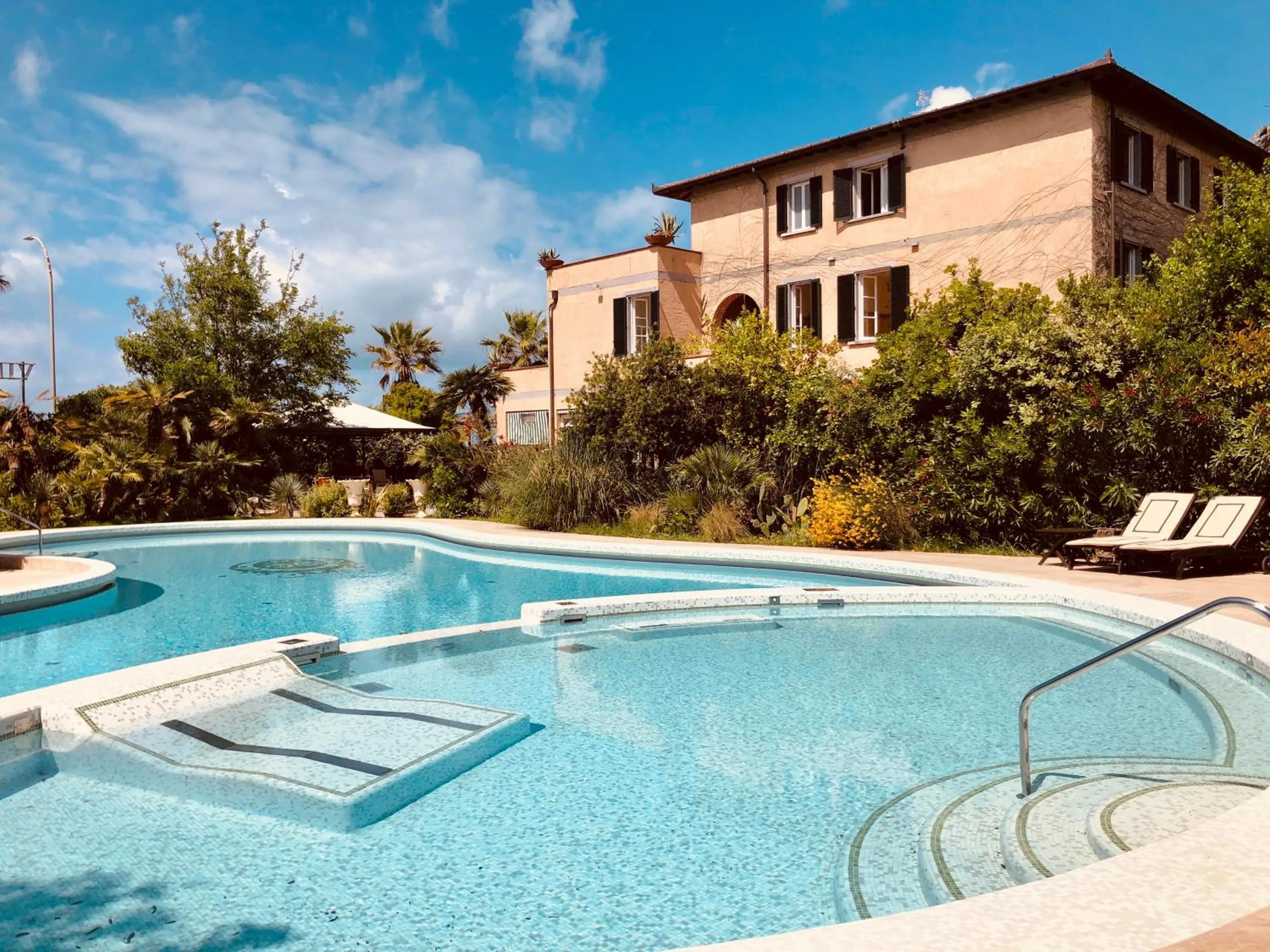 Pool view in Hotel Villa Maremonti