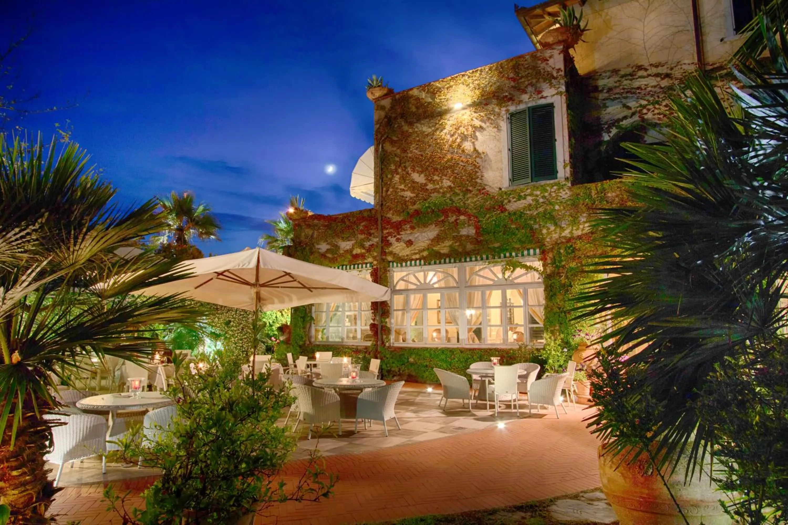 Facade/entrance in Hotel Villa Maremonti