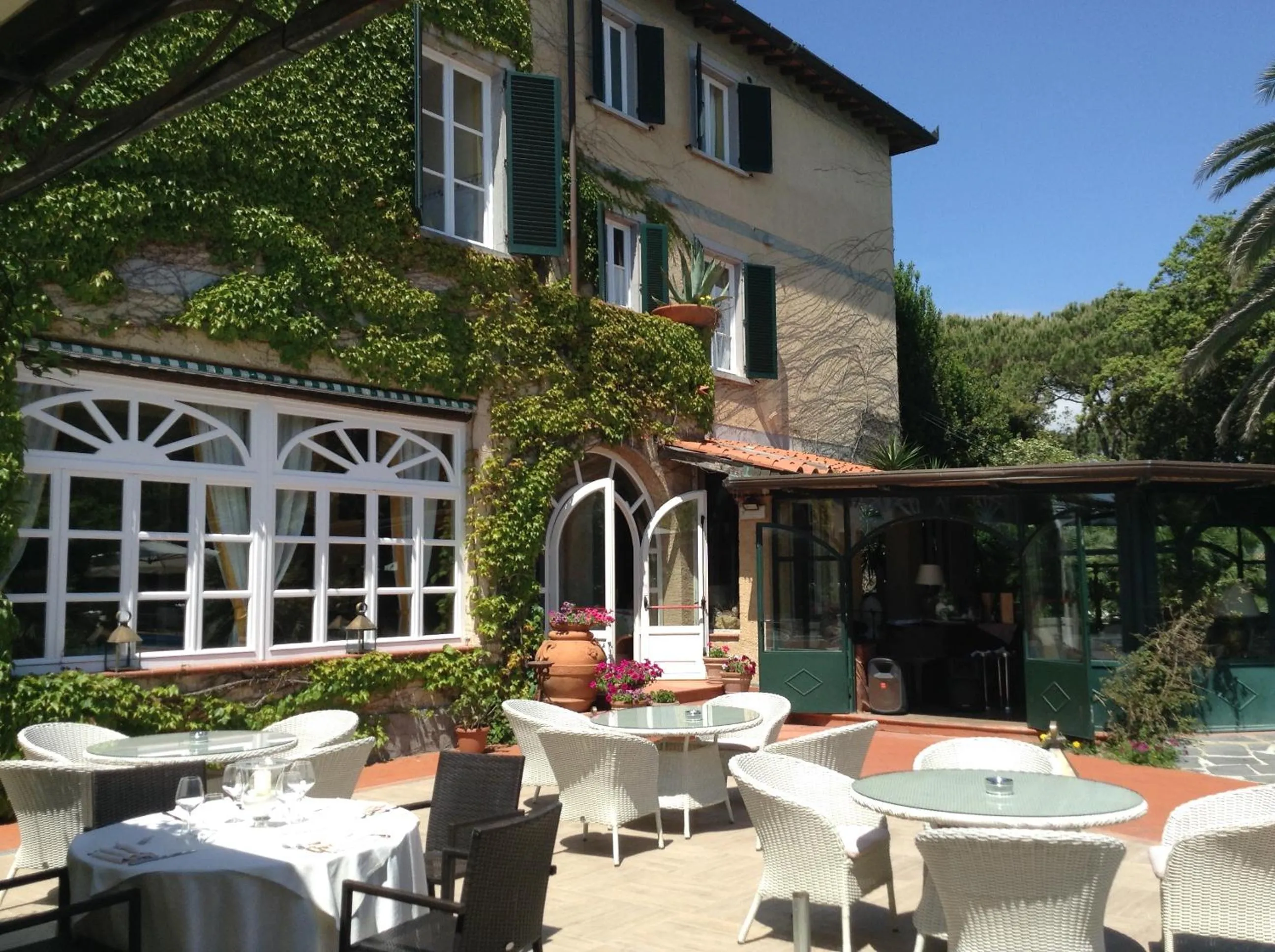 Facade/entrance in Hotel Villa Maremonti