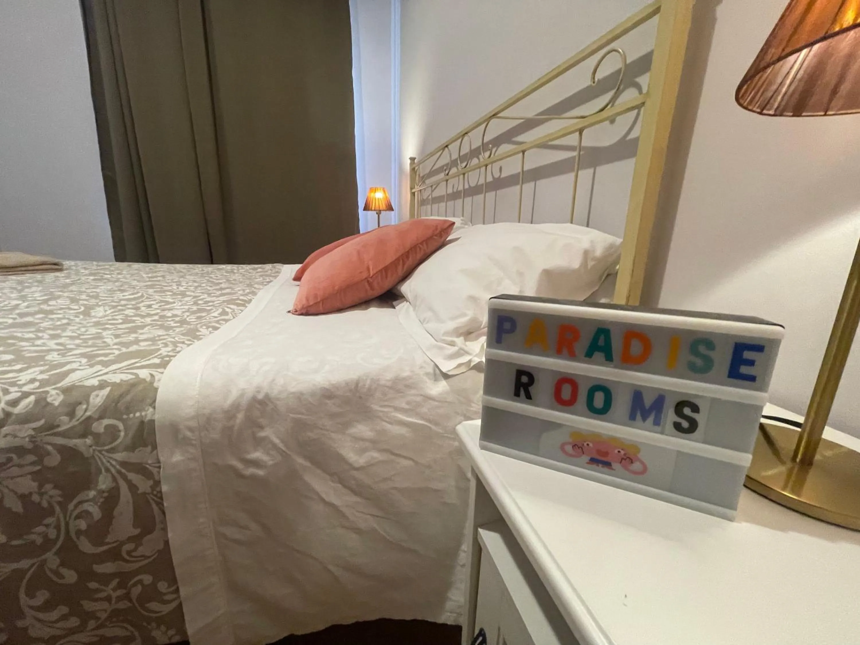 Bed in Paradise Suites - Brignole Station - Best Price Rooms - ALWAYS OPEN