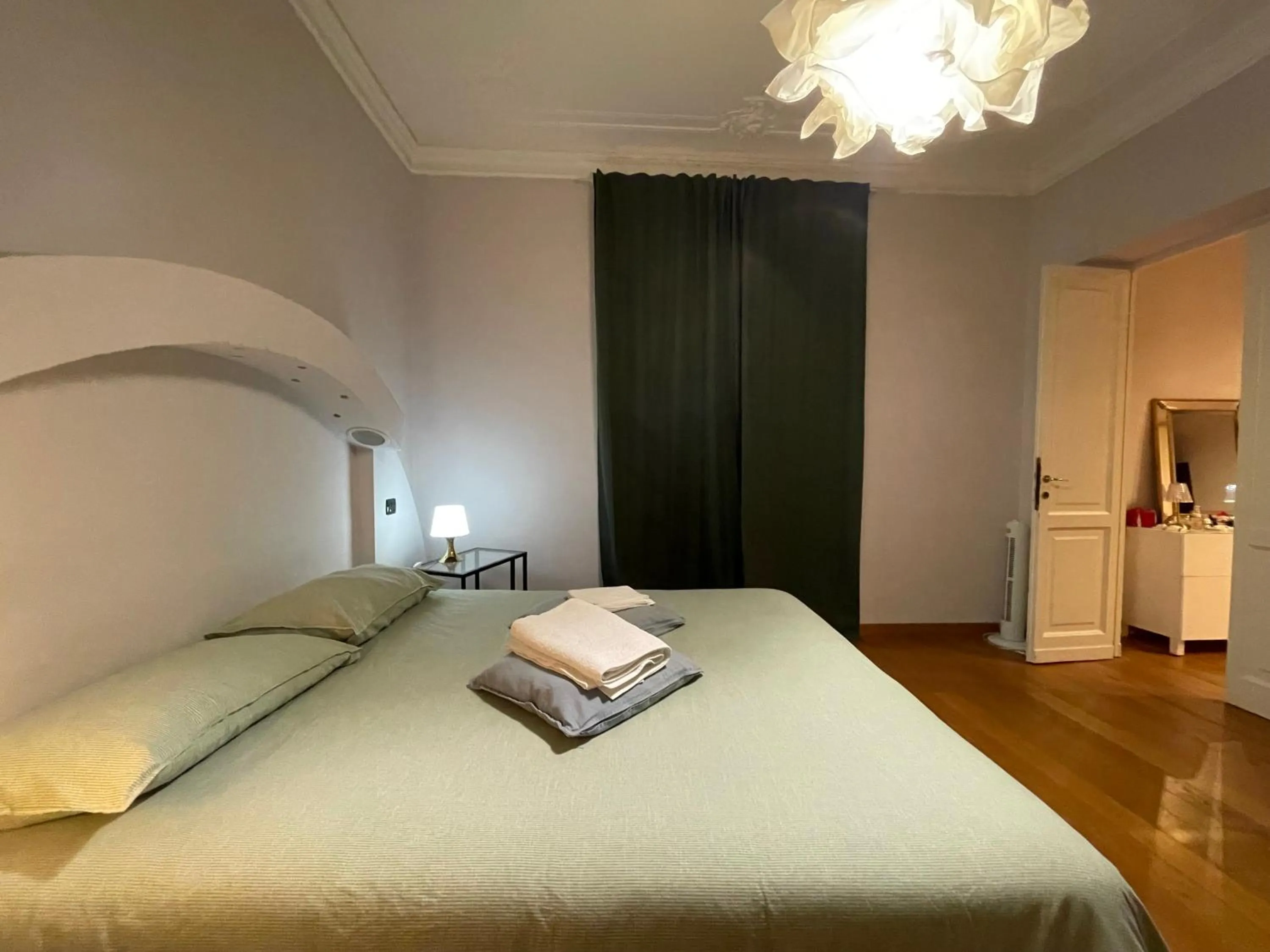 Bed in Paradise Suites - Brignole Station - Best Price Rooms - ALWAYS OPEN
