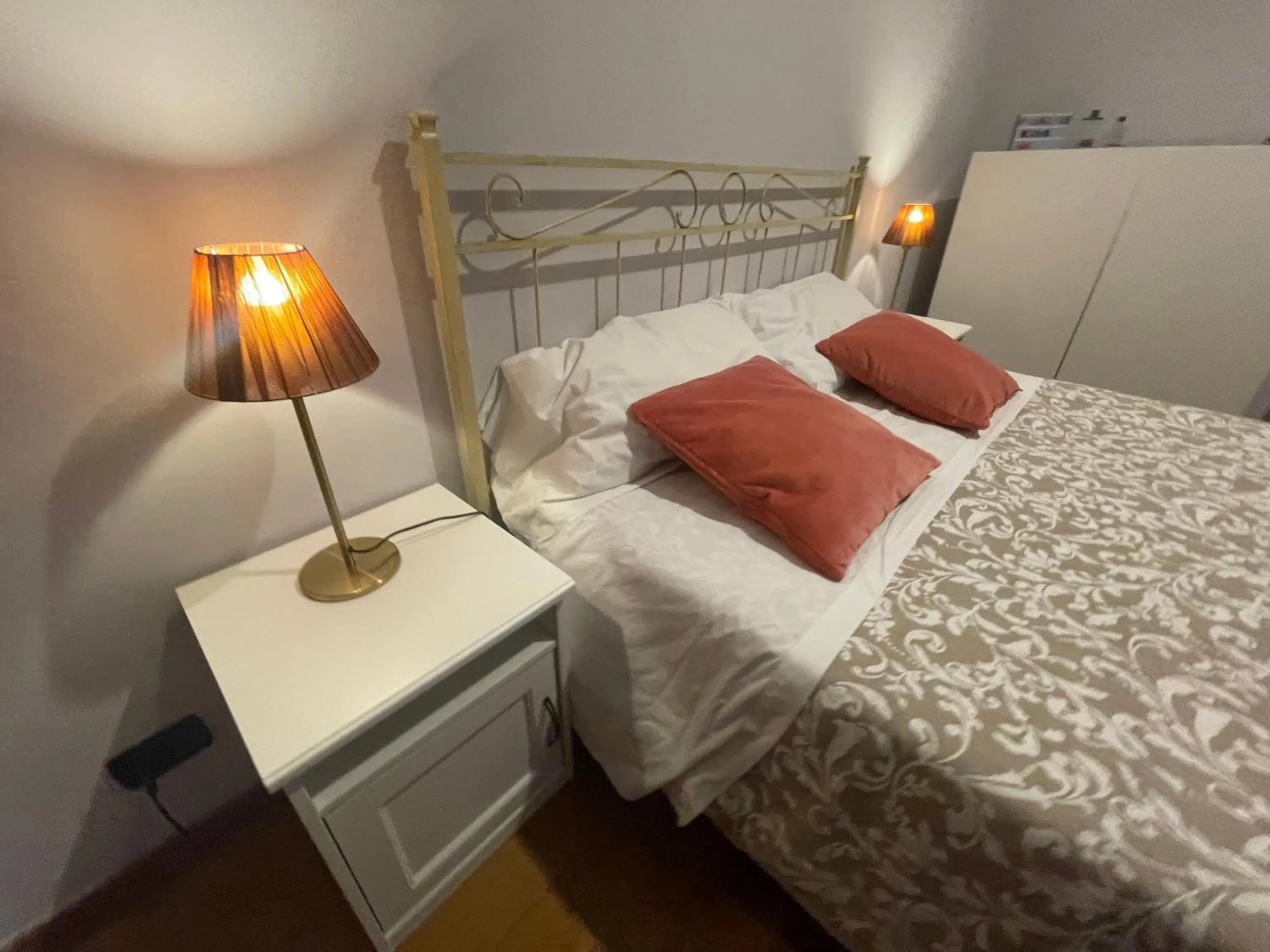 Bed in Paradise Rooms - Brignole Station - Private Rooms
