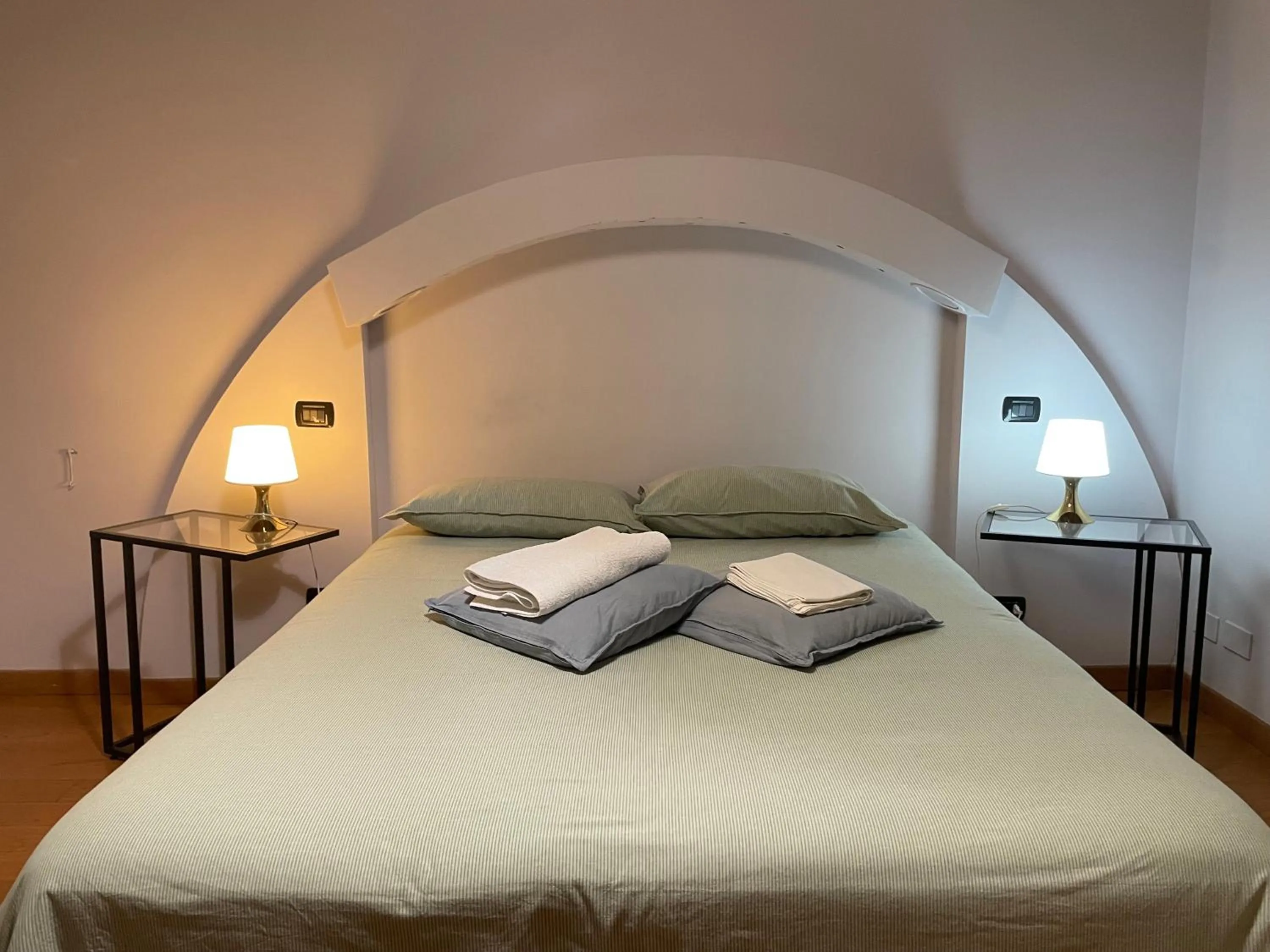 Bed in Paradise Rooms - Brignole Station - Private Rooms