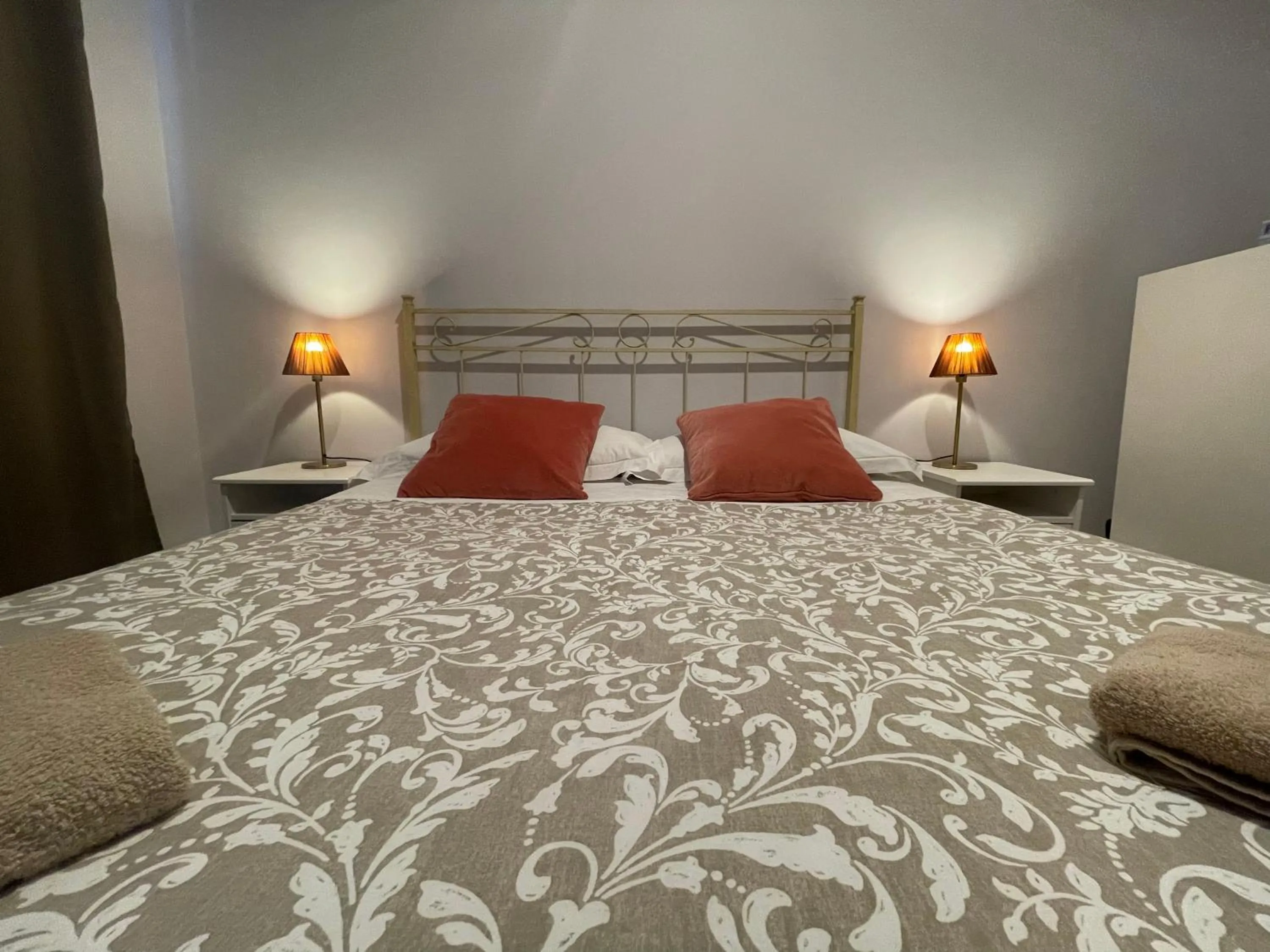 Bed in Paradise Suites - Brignole Station - Best Price Rooms - ALWAYS OPEN