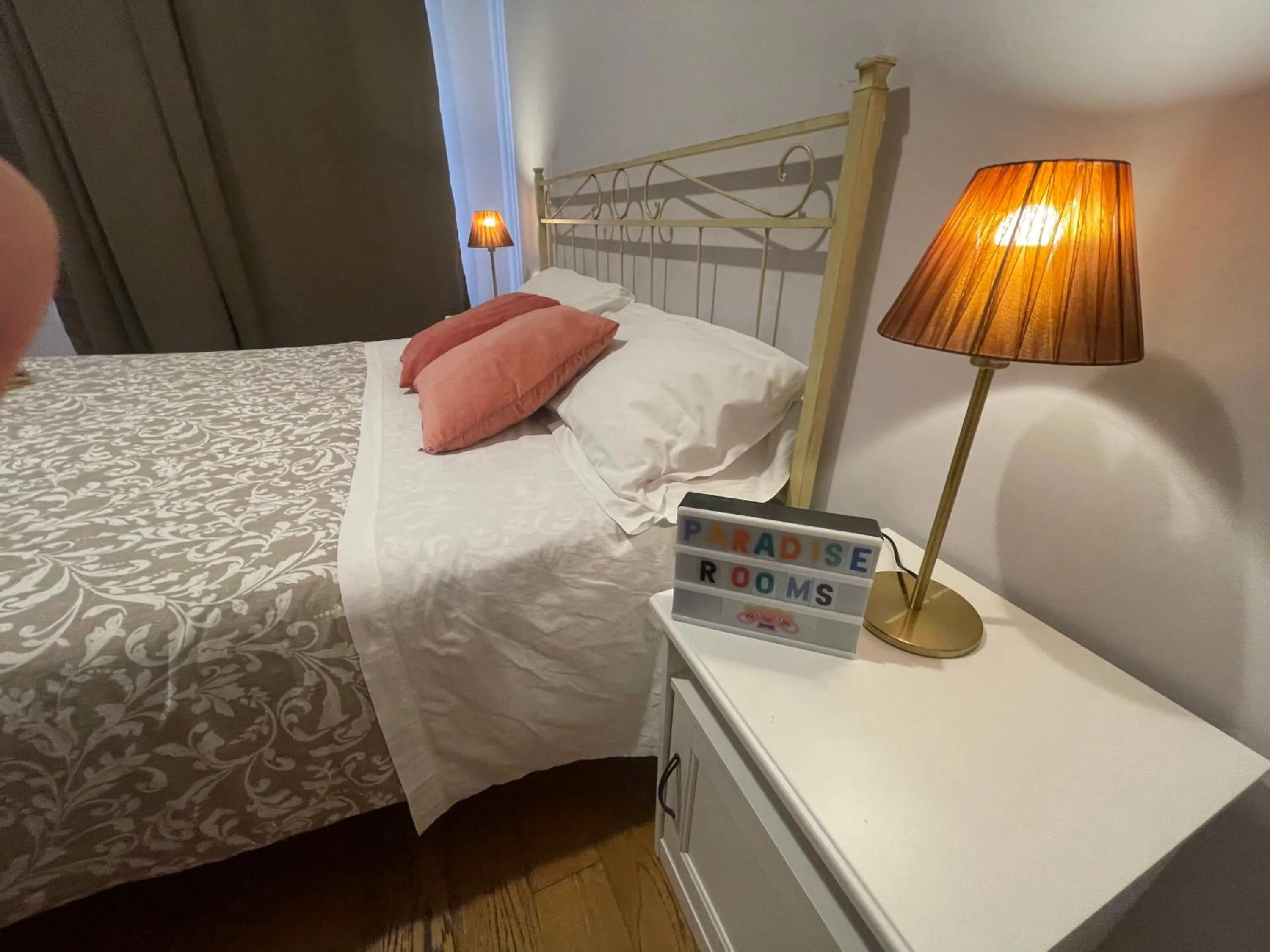 Bedroom, Bed in Paradise Rooms - Brignole Station - Private Rooms