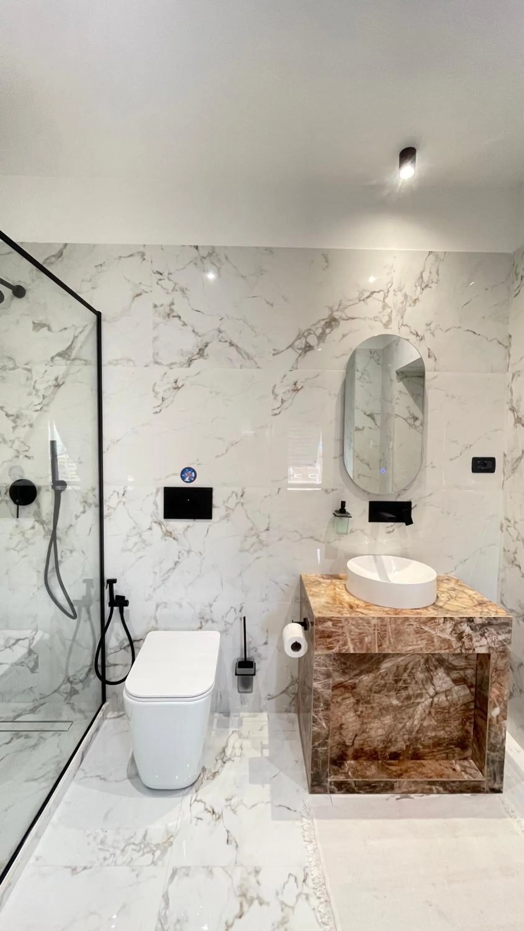 Toilet in Paradise Suites - Brignole Station - Best Price Rooms - ALWAYS OPEN