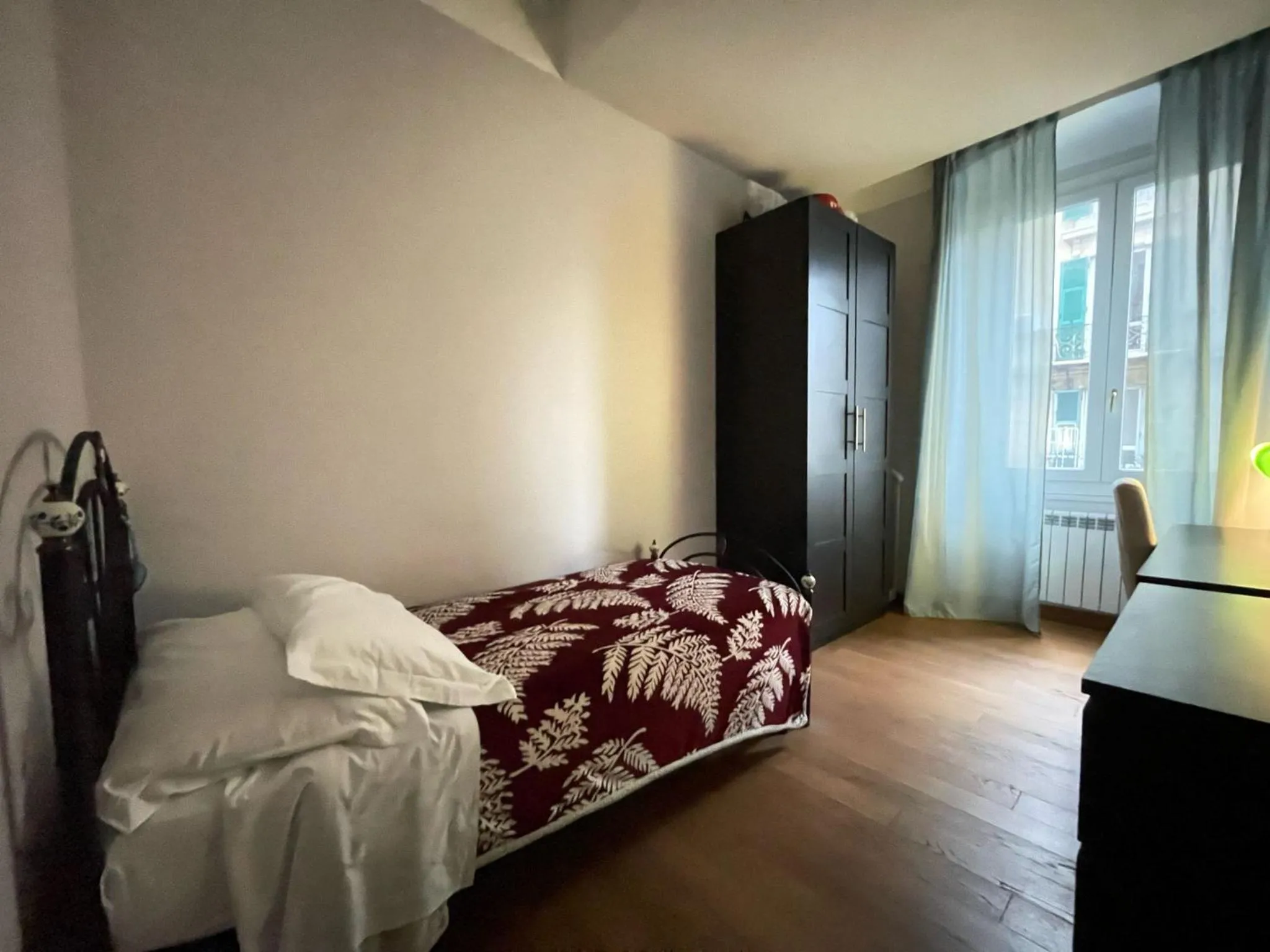 Bed in Paradise Rooms - Brignole Station - Private Rooms