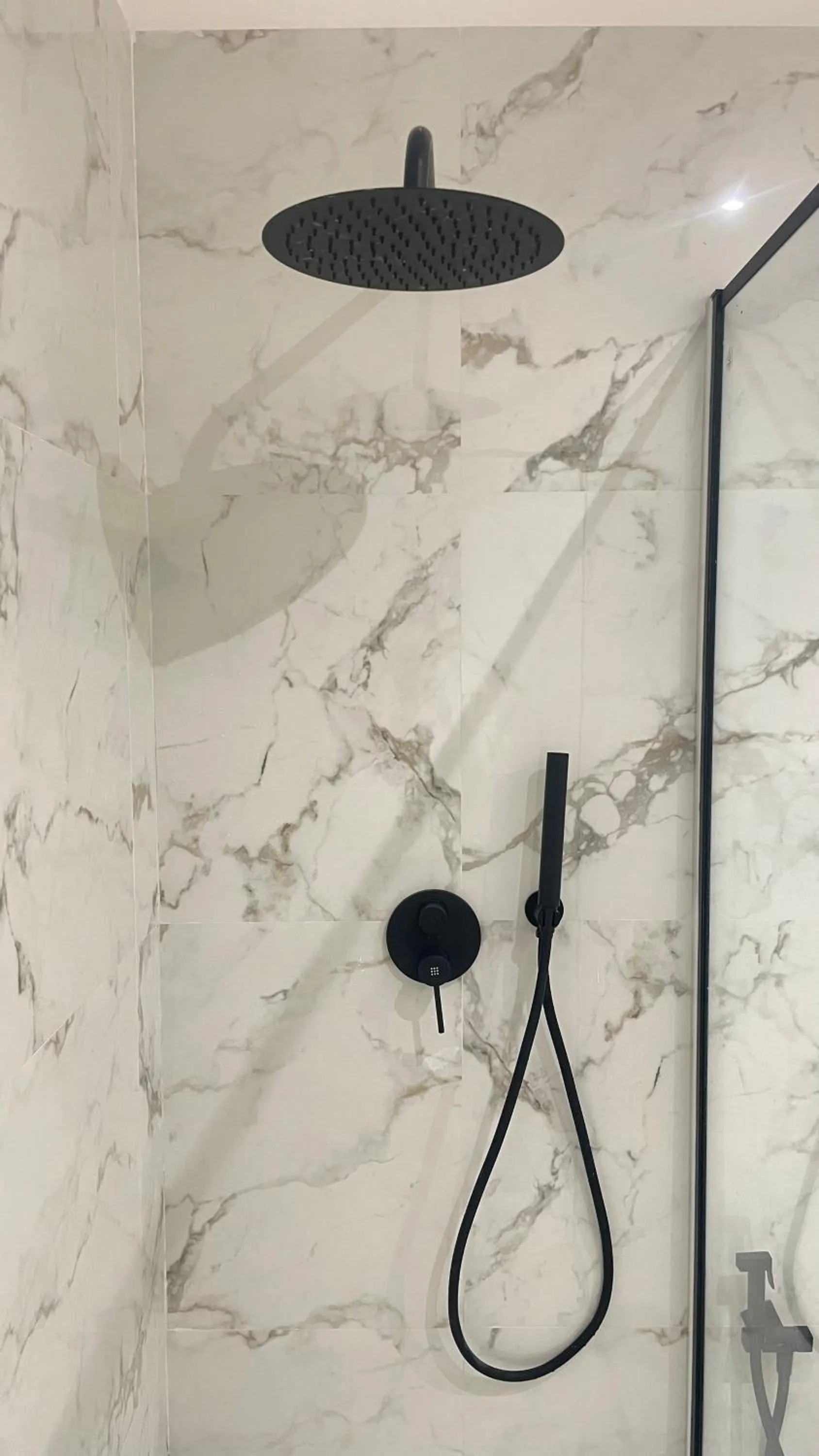 Shower in Paradise Suites - Brignole Station - Best Price Rooms - ALWAYS OPEN