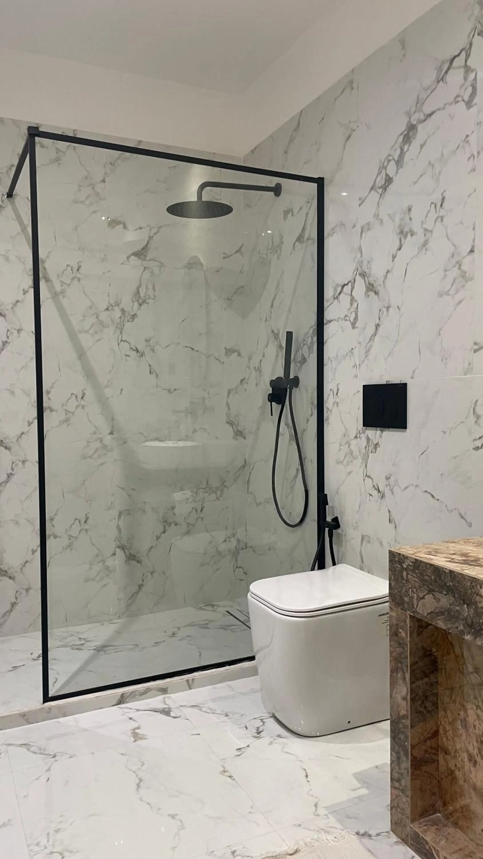 Shower in Paradise Suites - Brignole Station - Best Price Rooms - ALWAYS OPEN