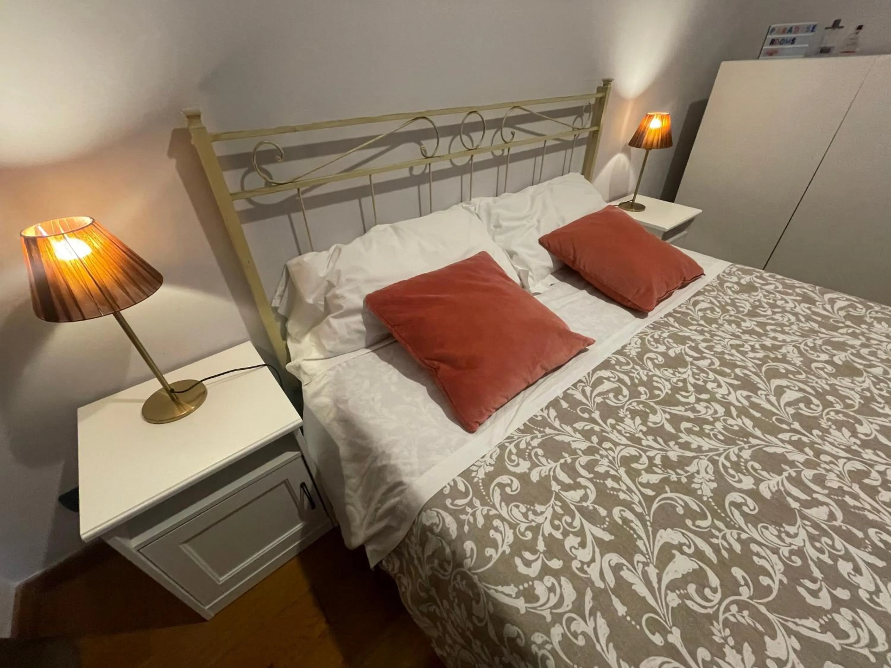 Bed in Paradise Suites - Brignole Station - Best Price Rooms - ALWAYS OPEN