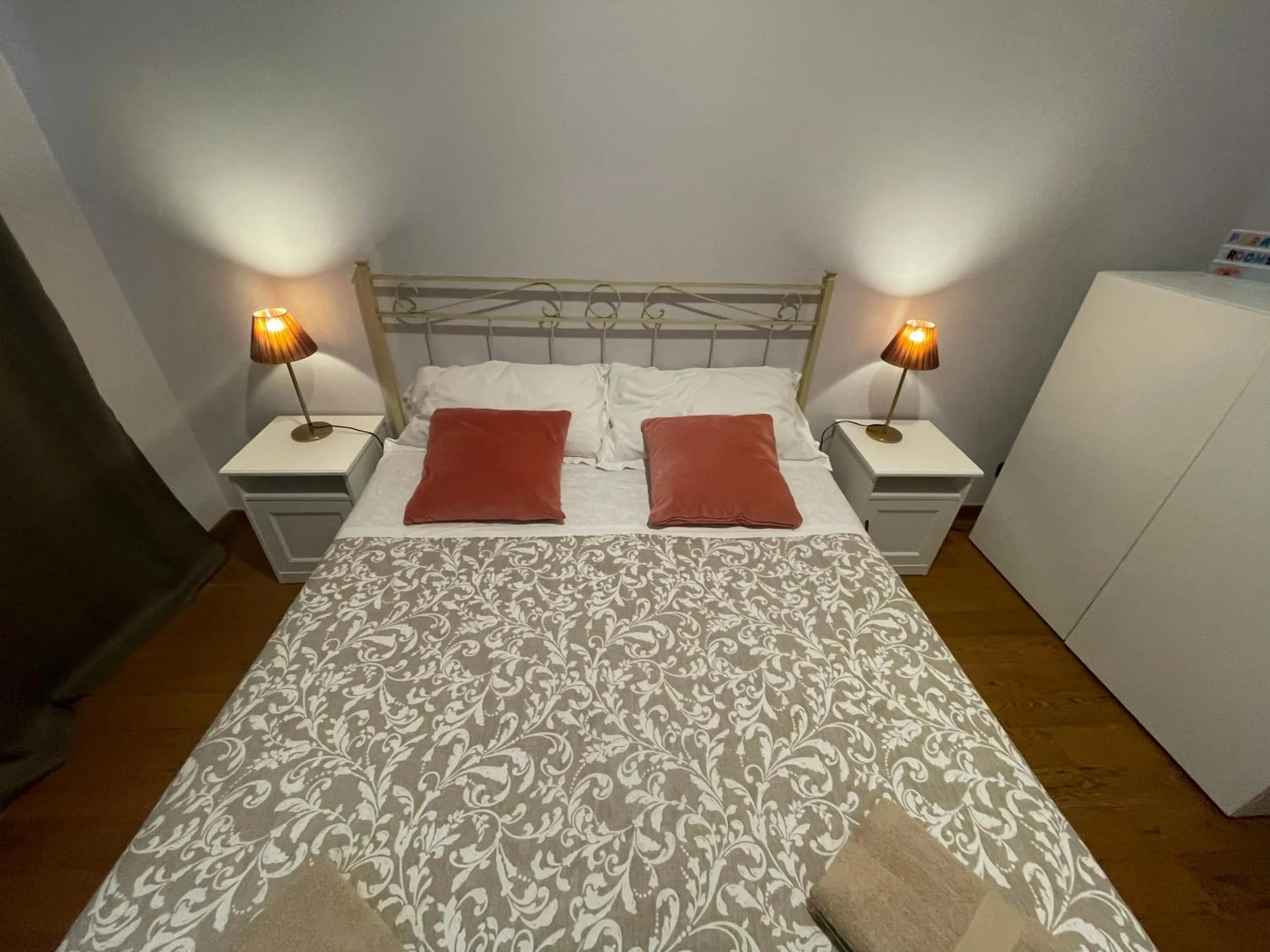 Photo of the whole room, Bed in Paradise Suites - Brignole Station - Best Price Rooms - ALWAYS OPEN