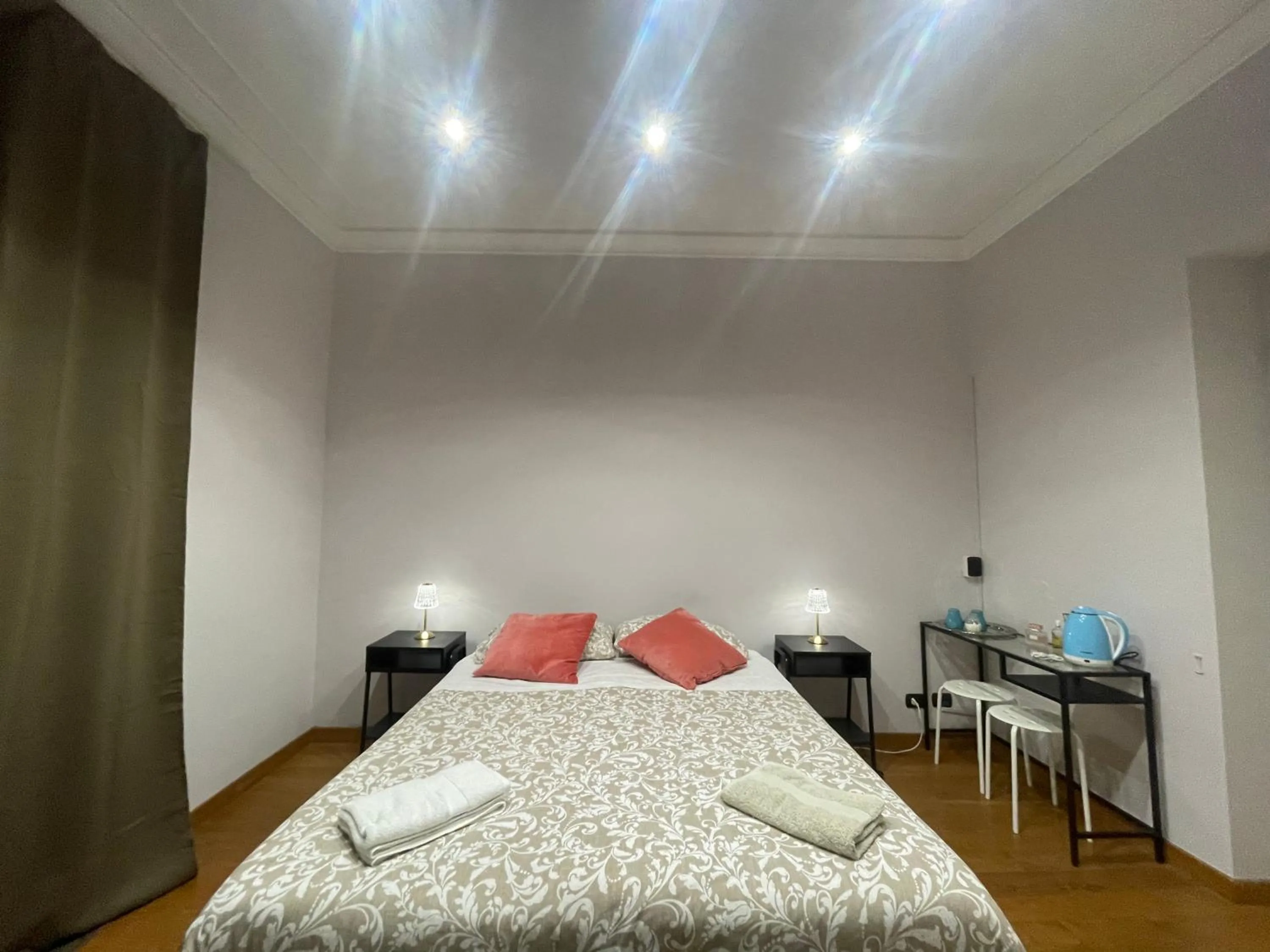 Bed in Paradise Rooms - Brignole Station - Private Rooms