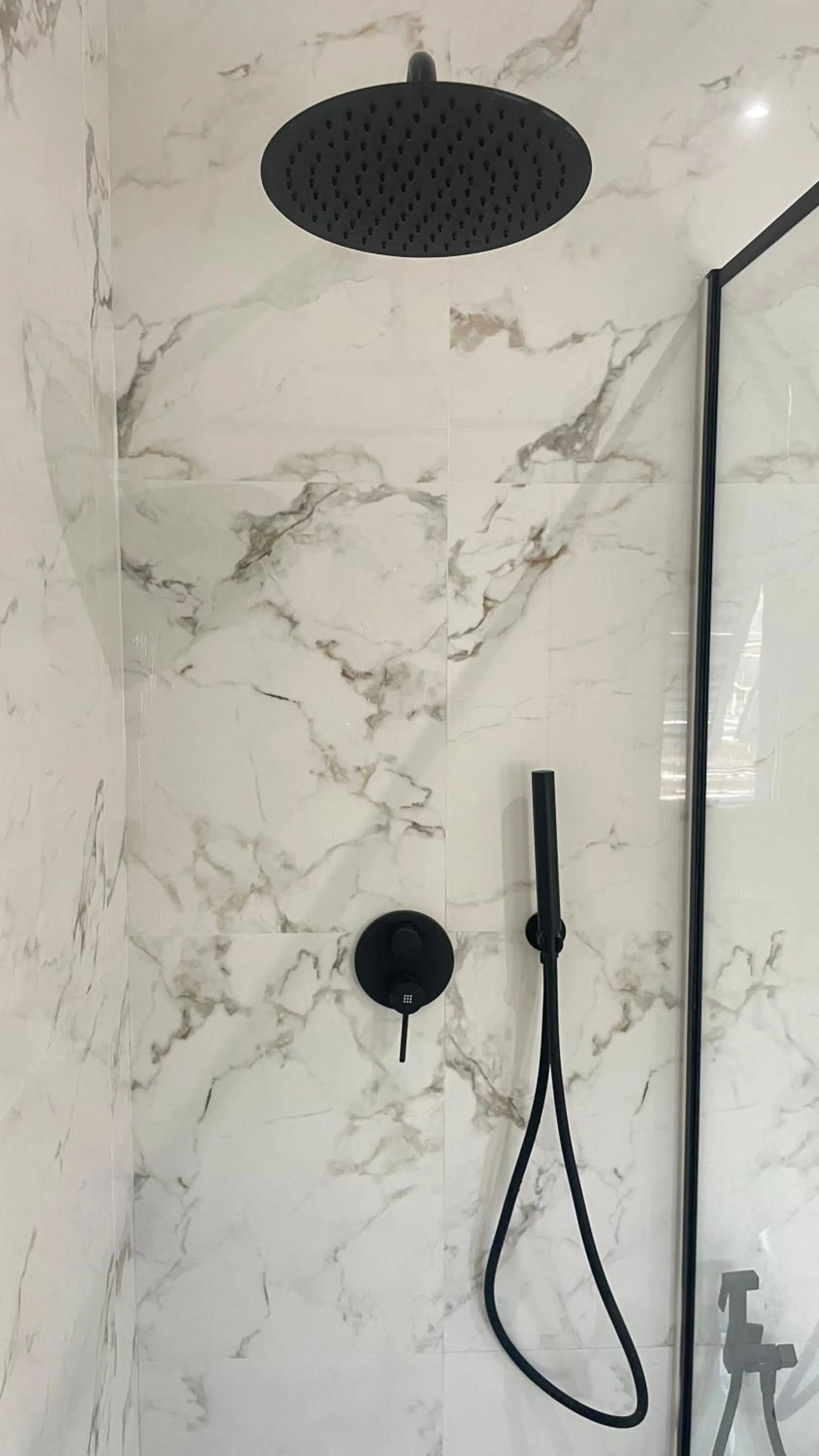 Shower in Paradise Suites - Brignole Station - Best Price Rooms - ALWAYS OPEN