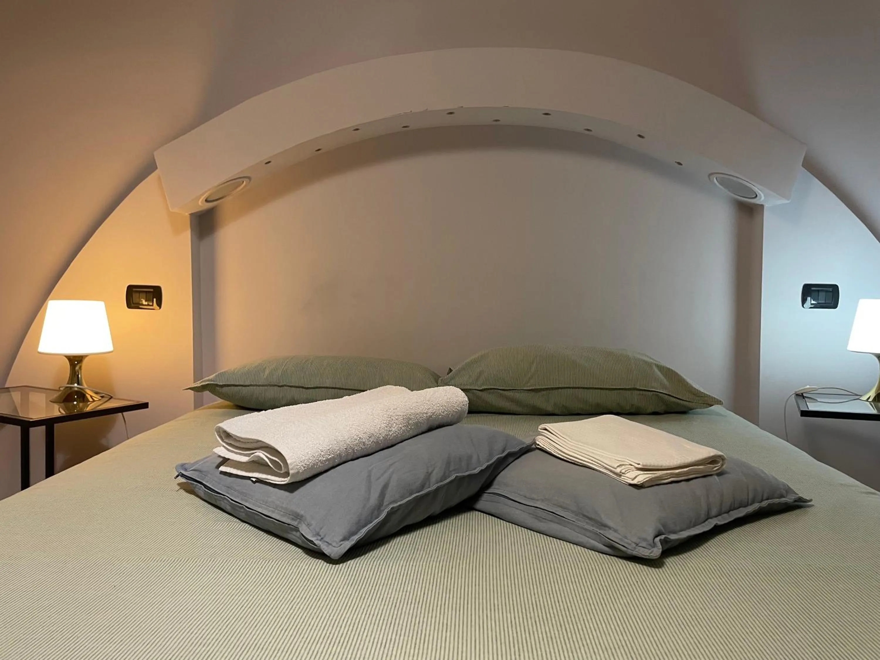 Bed in Paradise Suites - Brignole Station - Best Price Rooms - ALWAYS OPEN