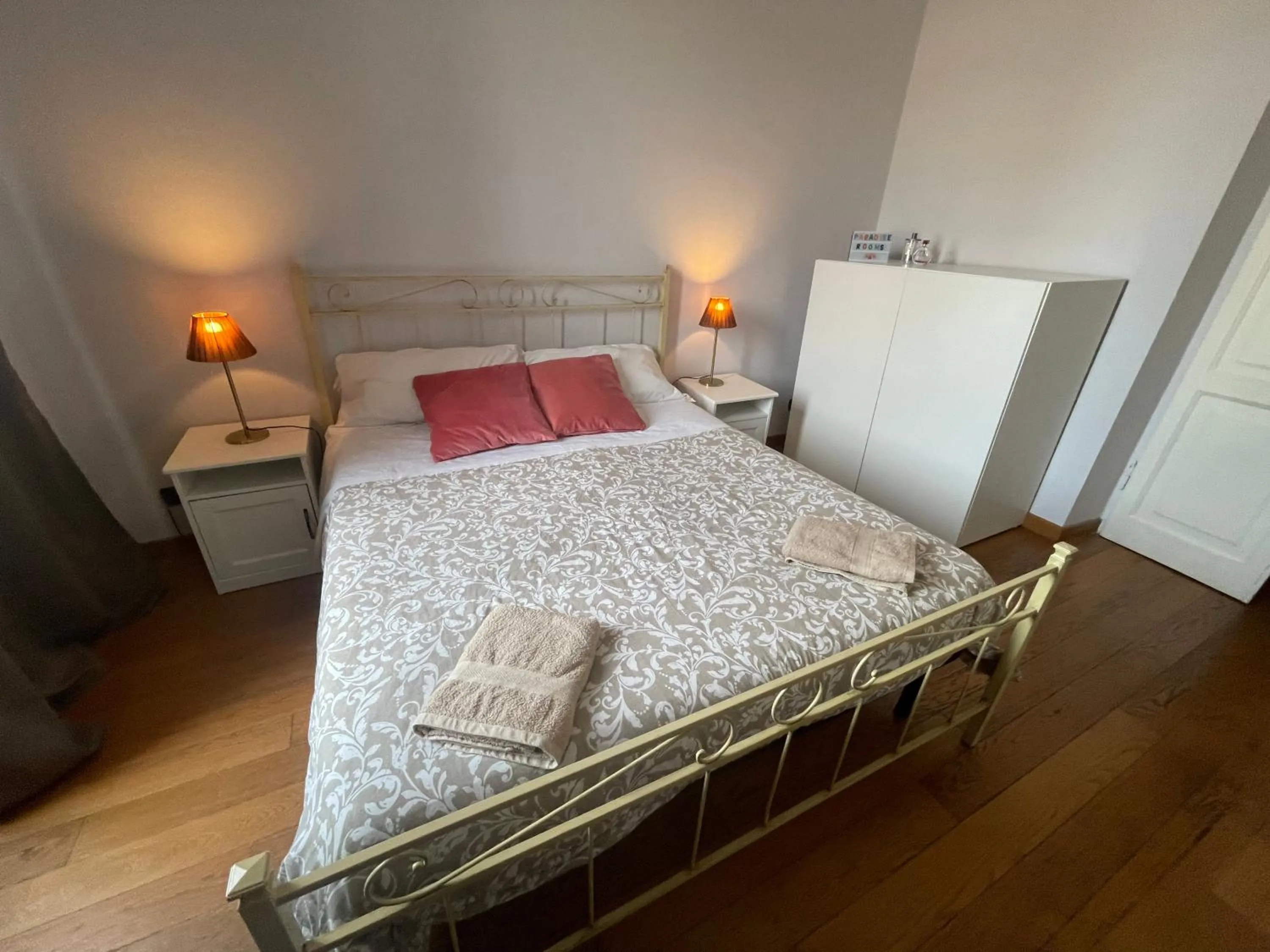 Bed in Paradise Suites - Brignole Station - Best Price Rooms - ALWAYS OPEN