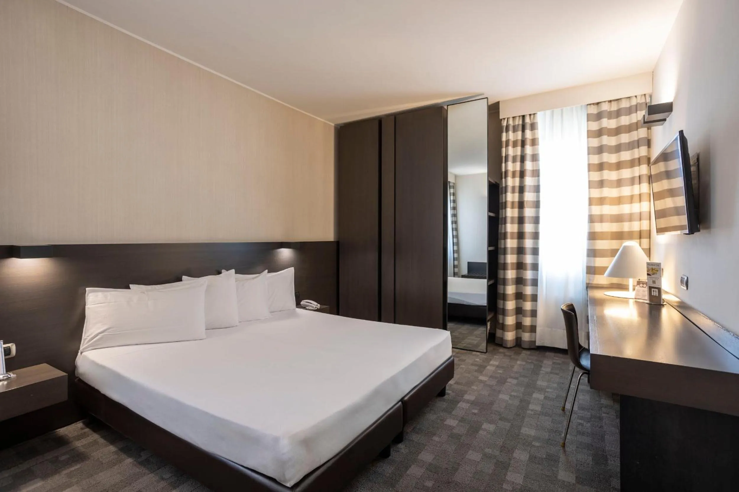 Bedroom, Bed in Hotel Ovest