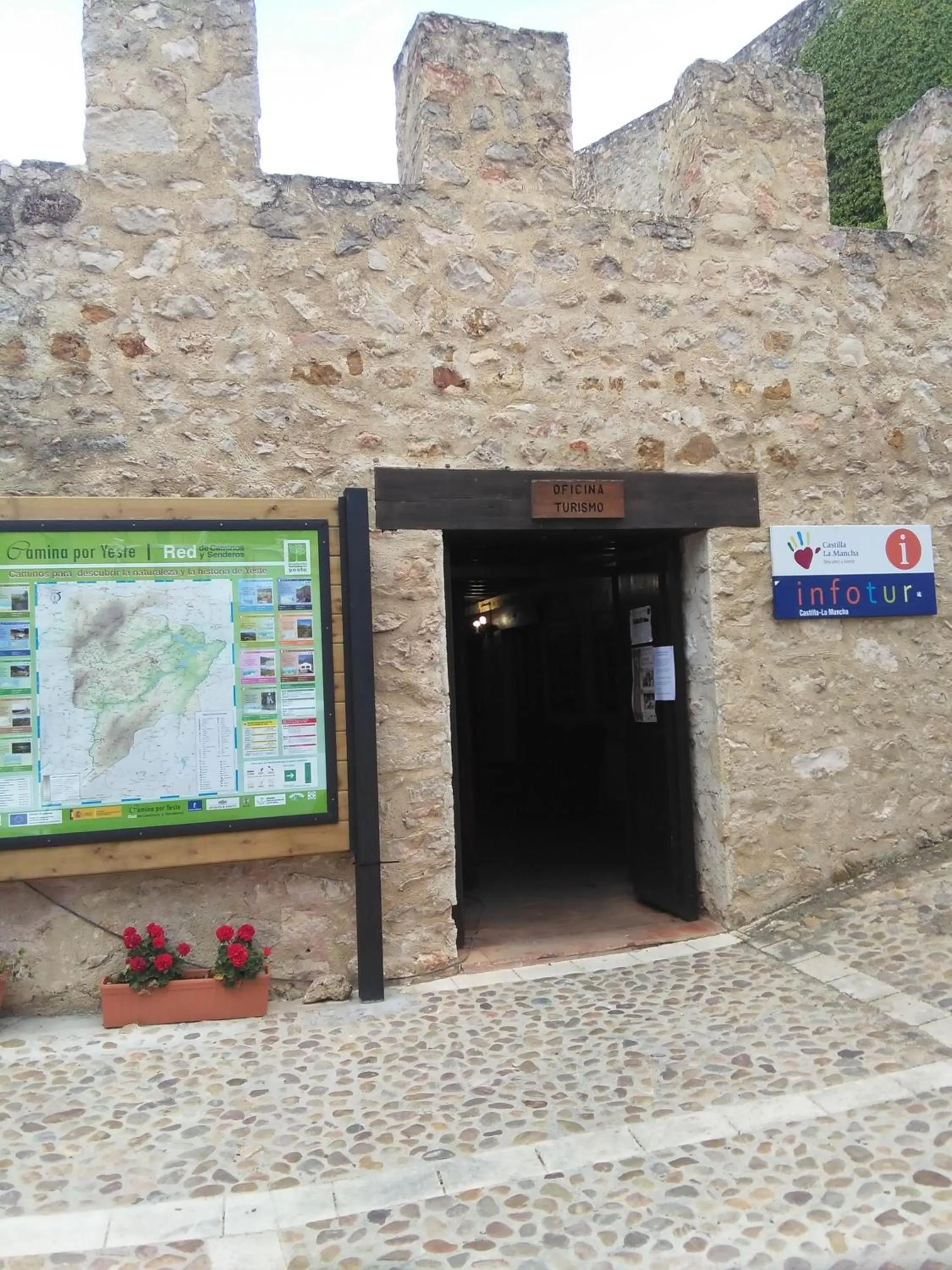 Entertainment in Hotel Yeste