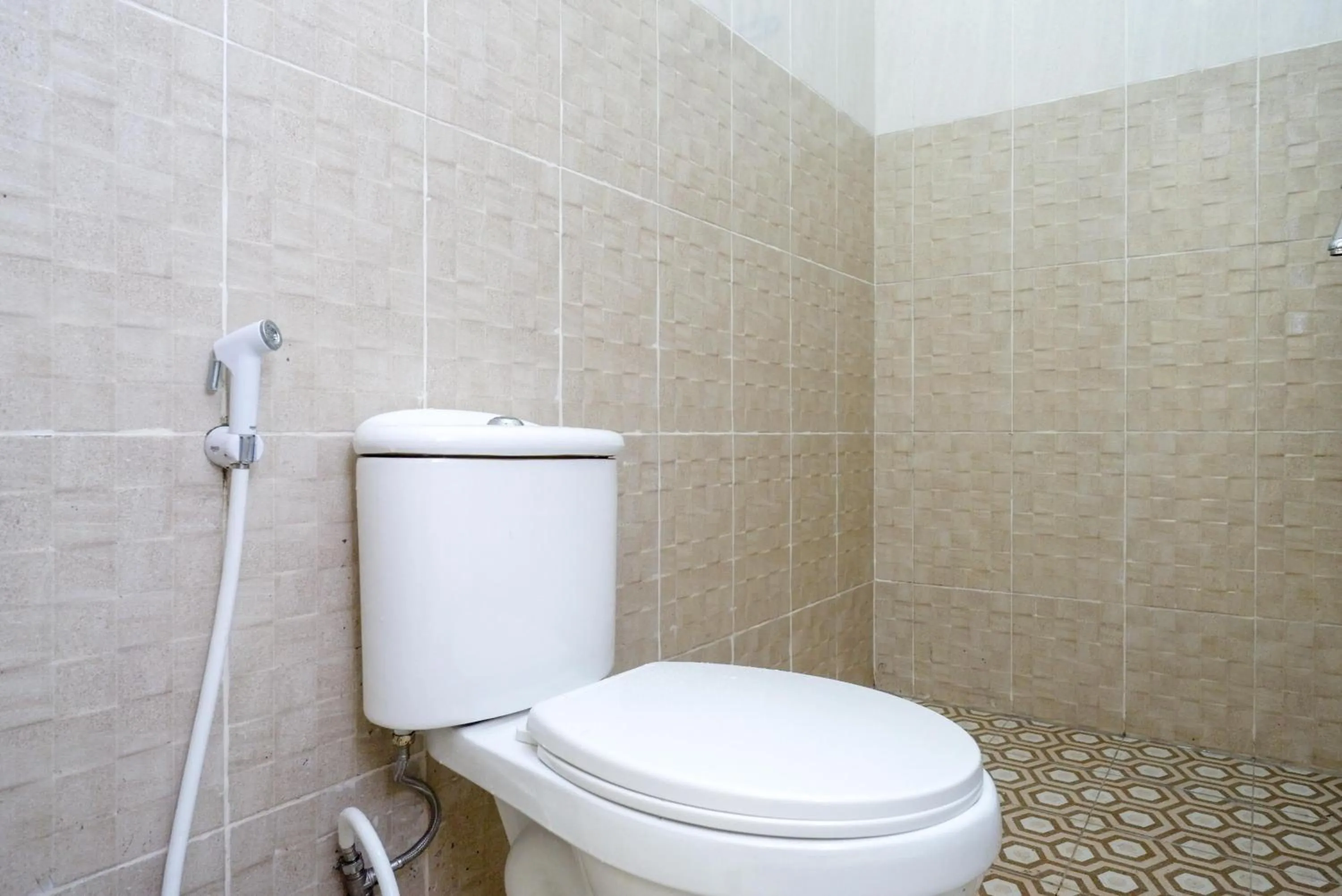 Bathroom in RedDoorz near Tugu Muda Semarang