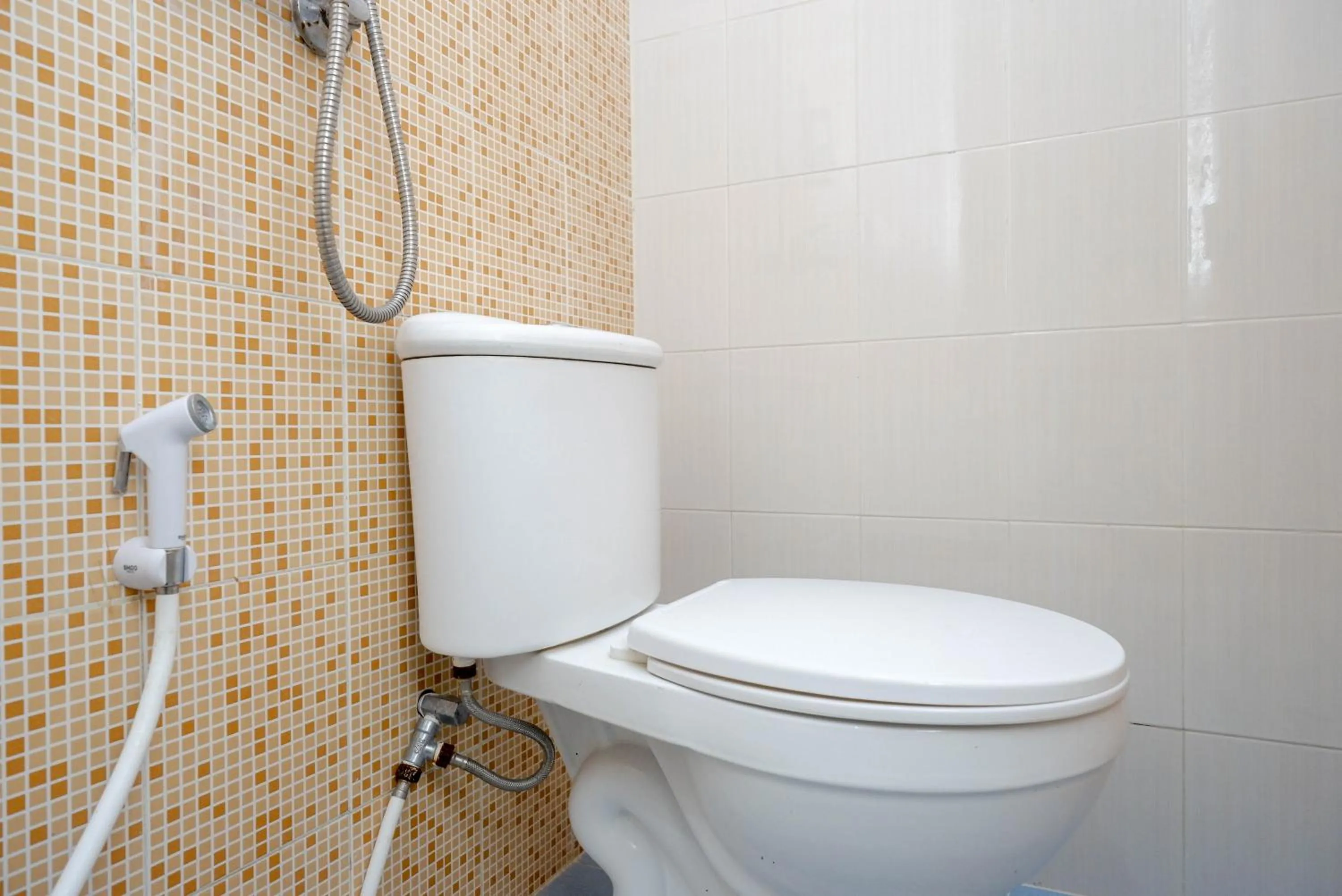 Bathroom in RedDoorz near Tugu Muda Semarang