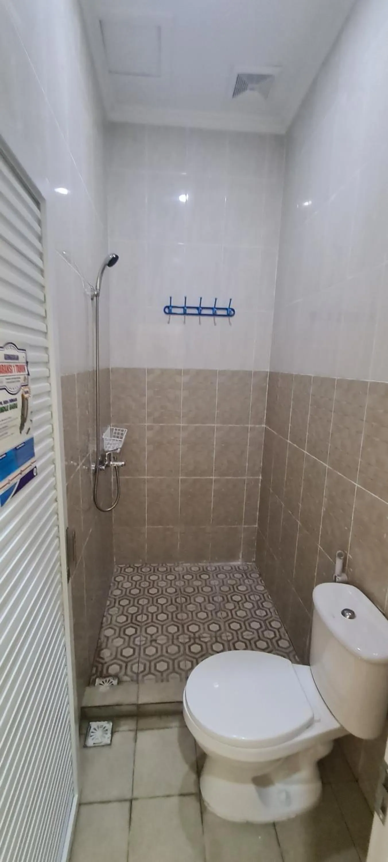 Bathroom in RedDoorz near Tugu Muda Semarang