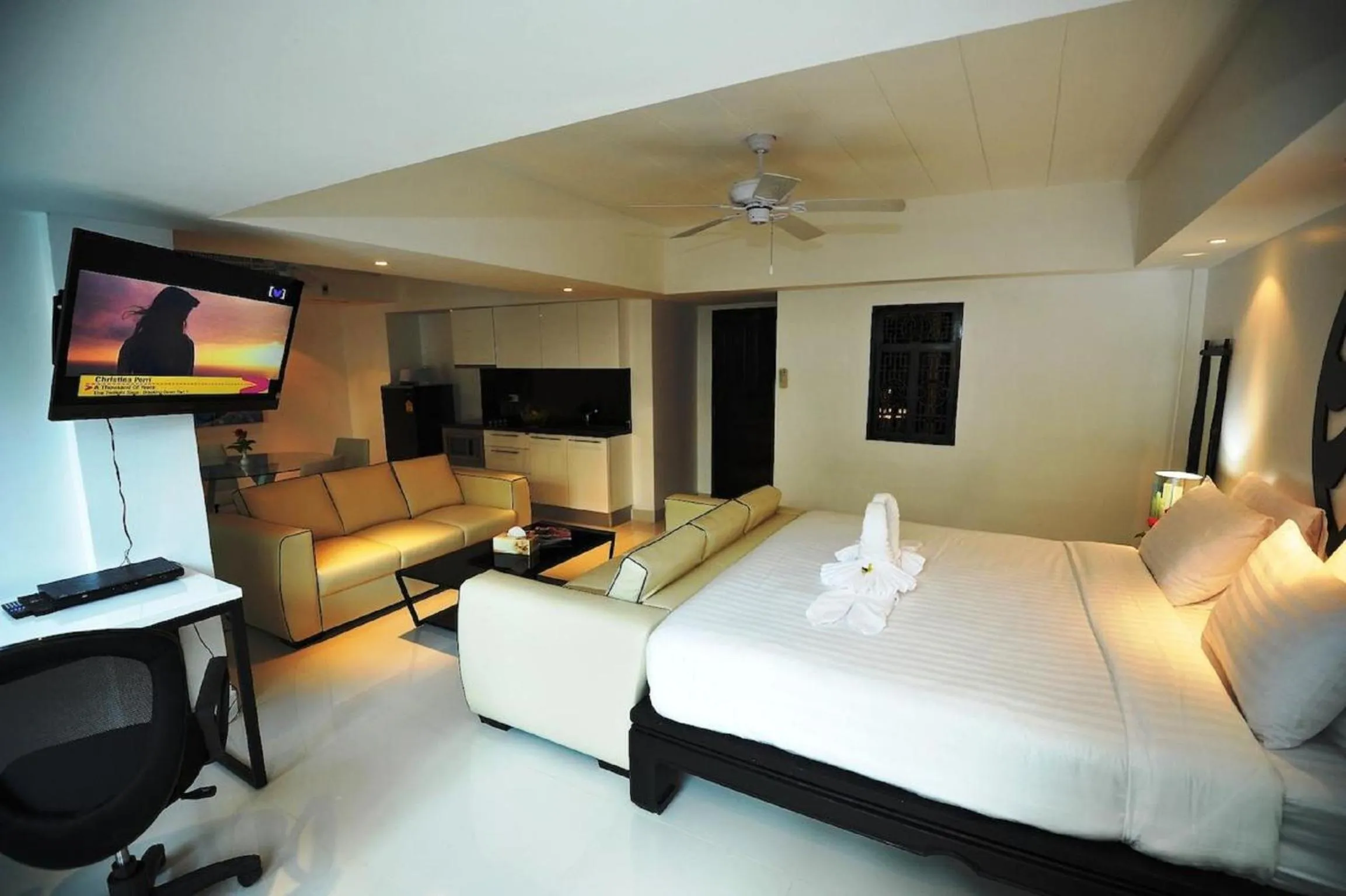 Bedroom, Bed in Siam Palm Residence