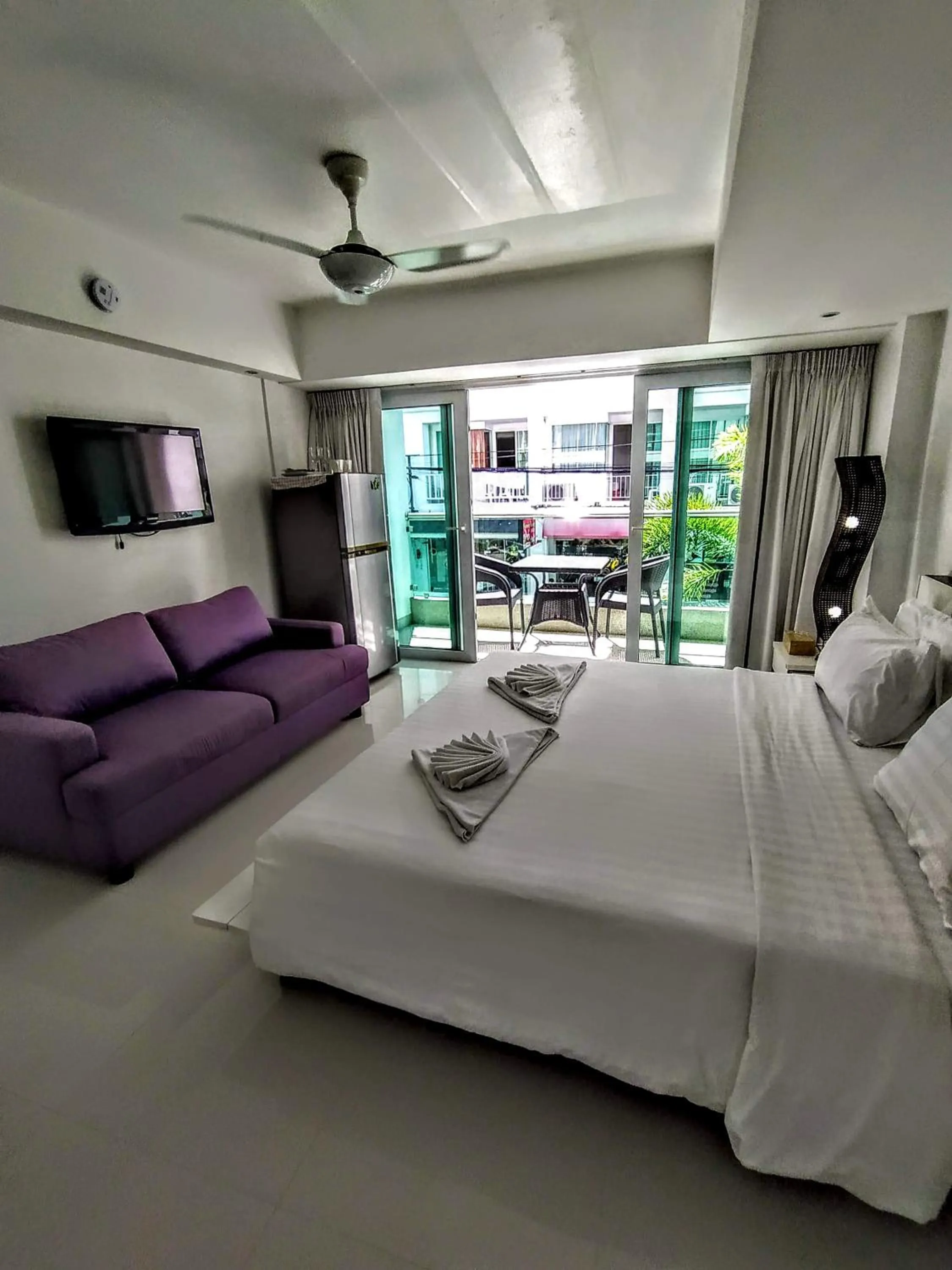 Photo of the whole room, Bed in Siam Palm Residence