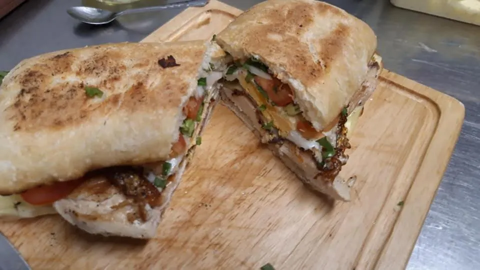 Restaurant/places to eat in Siam Palm Residence