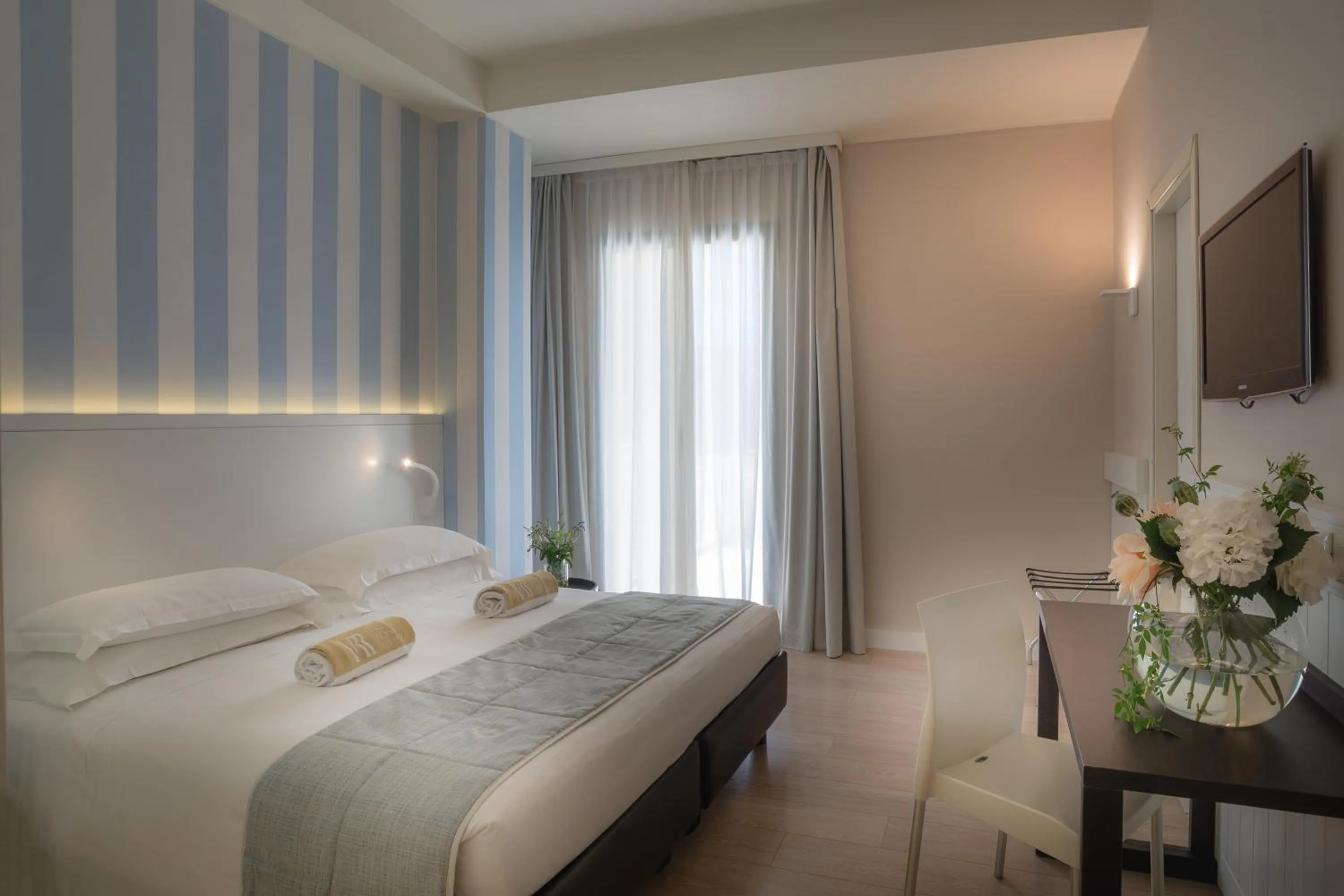 Bedroom, Bed in Hotel Villa Rosa Riviera