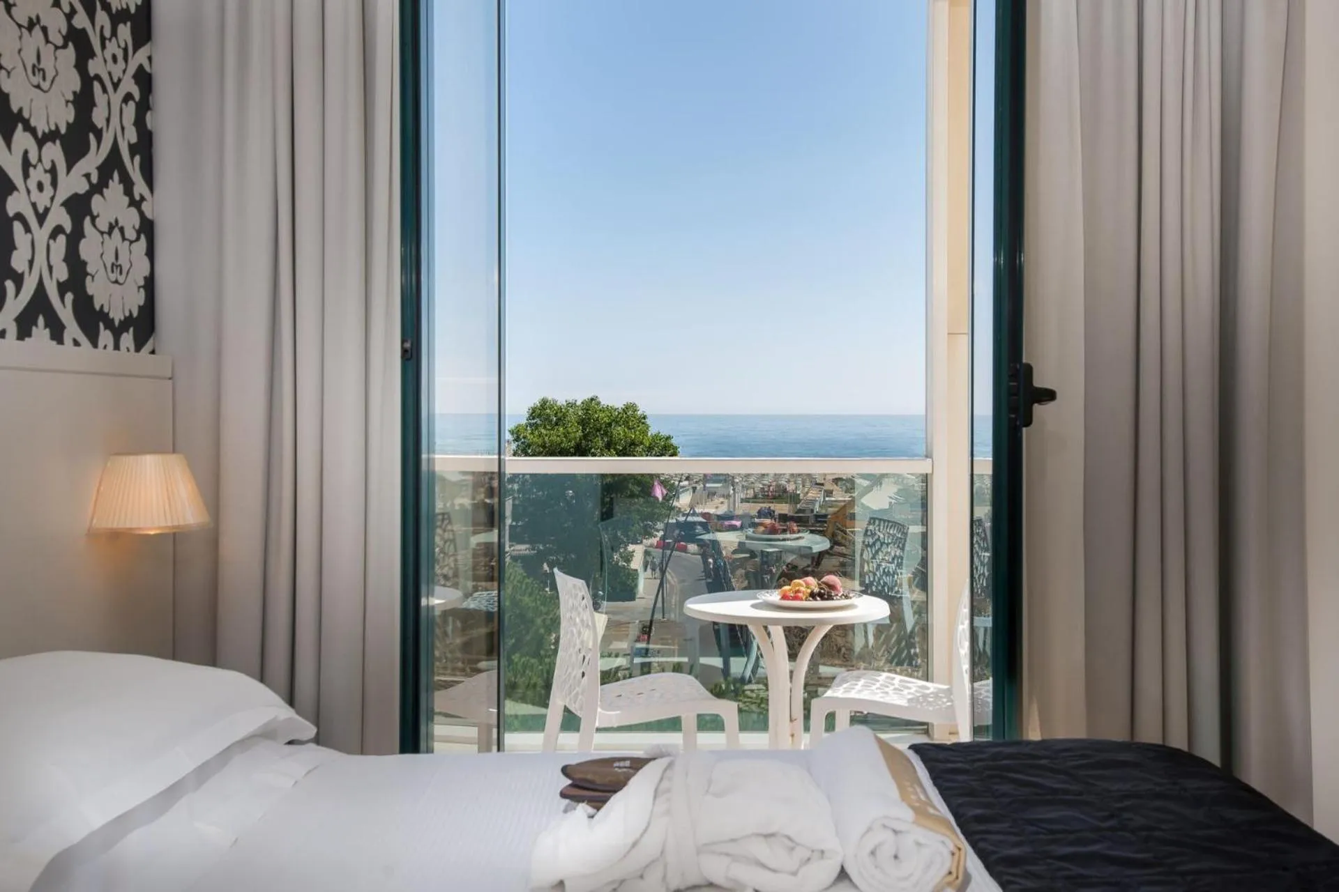 View (from property/room), Bed in Hotel Villa Rosa Riviera