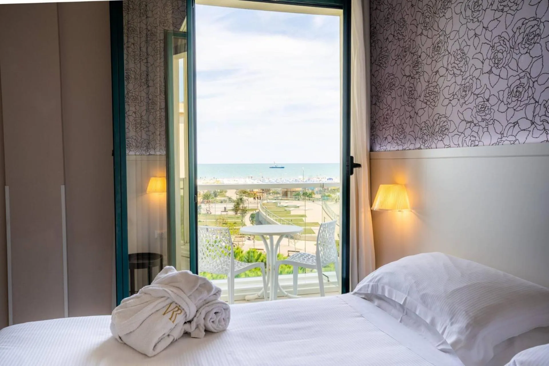 Balcony/Terrace, Bed in Hotel Villa Rosa Riviera