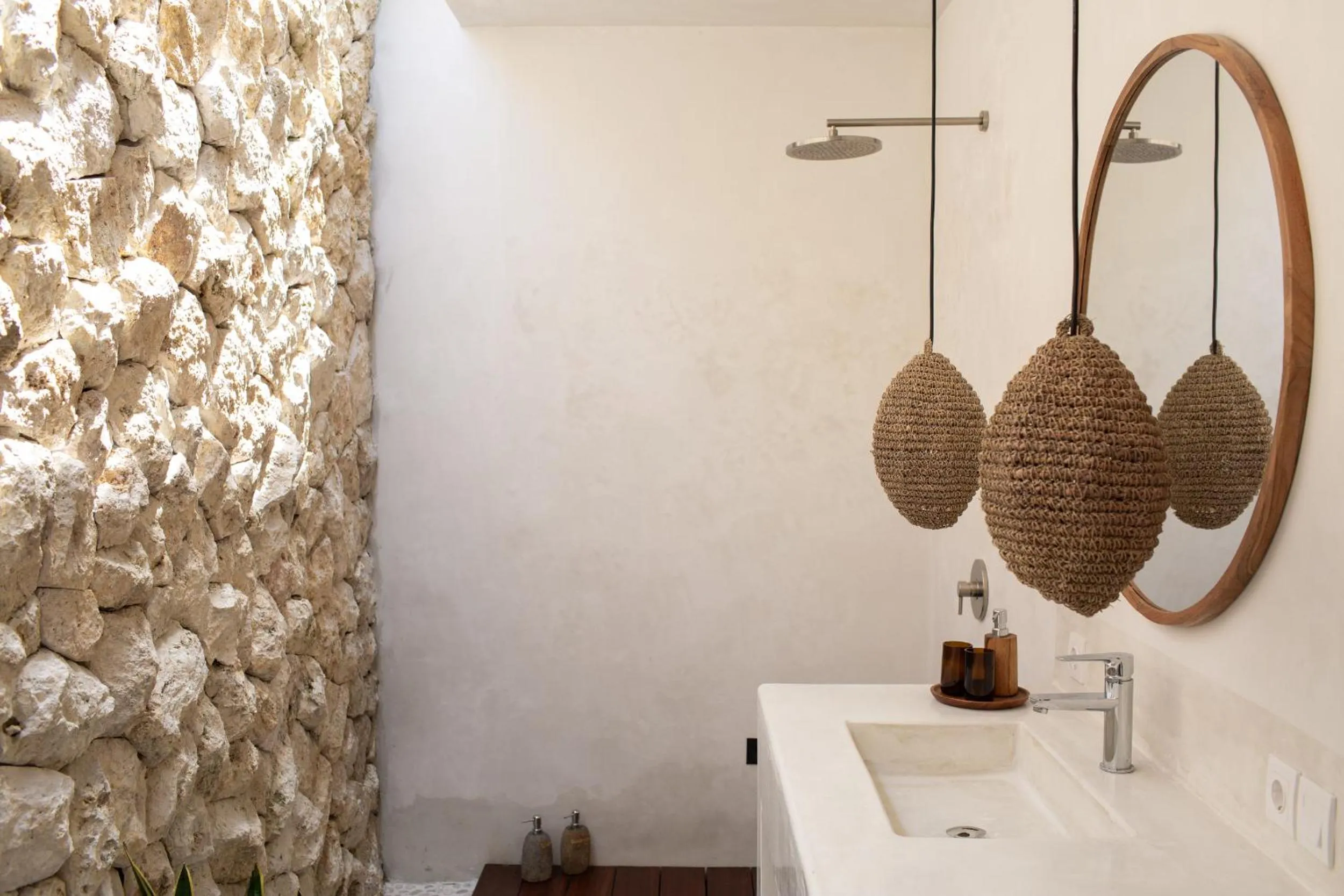 Shower in Las Lunas Villas Canggu