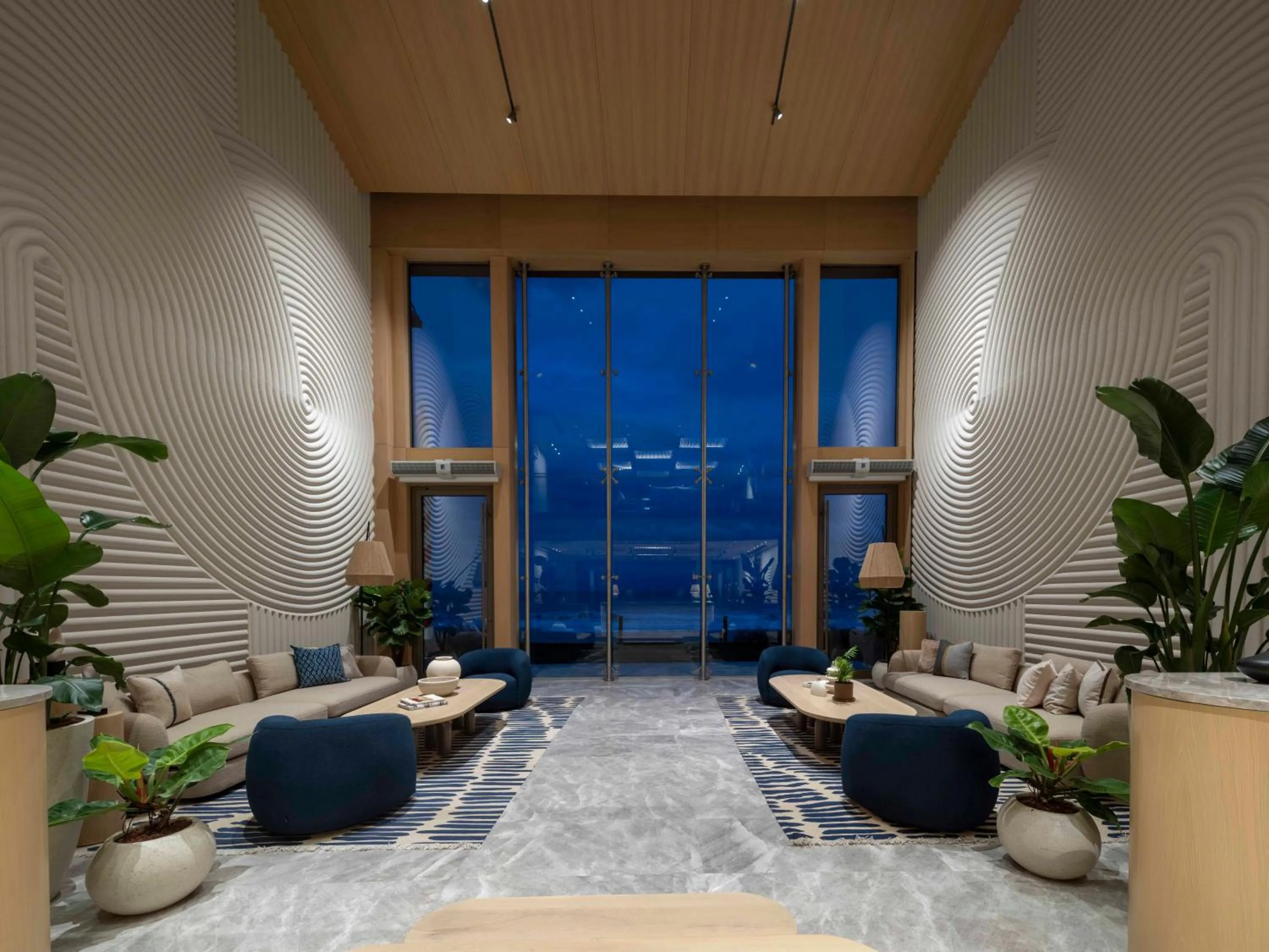 Communal lounge/ TV room in İnemare Hotel